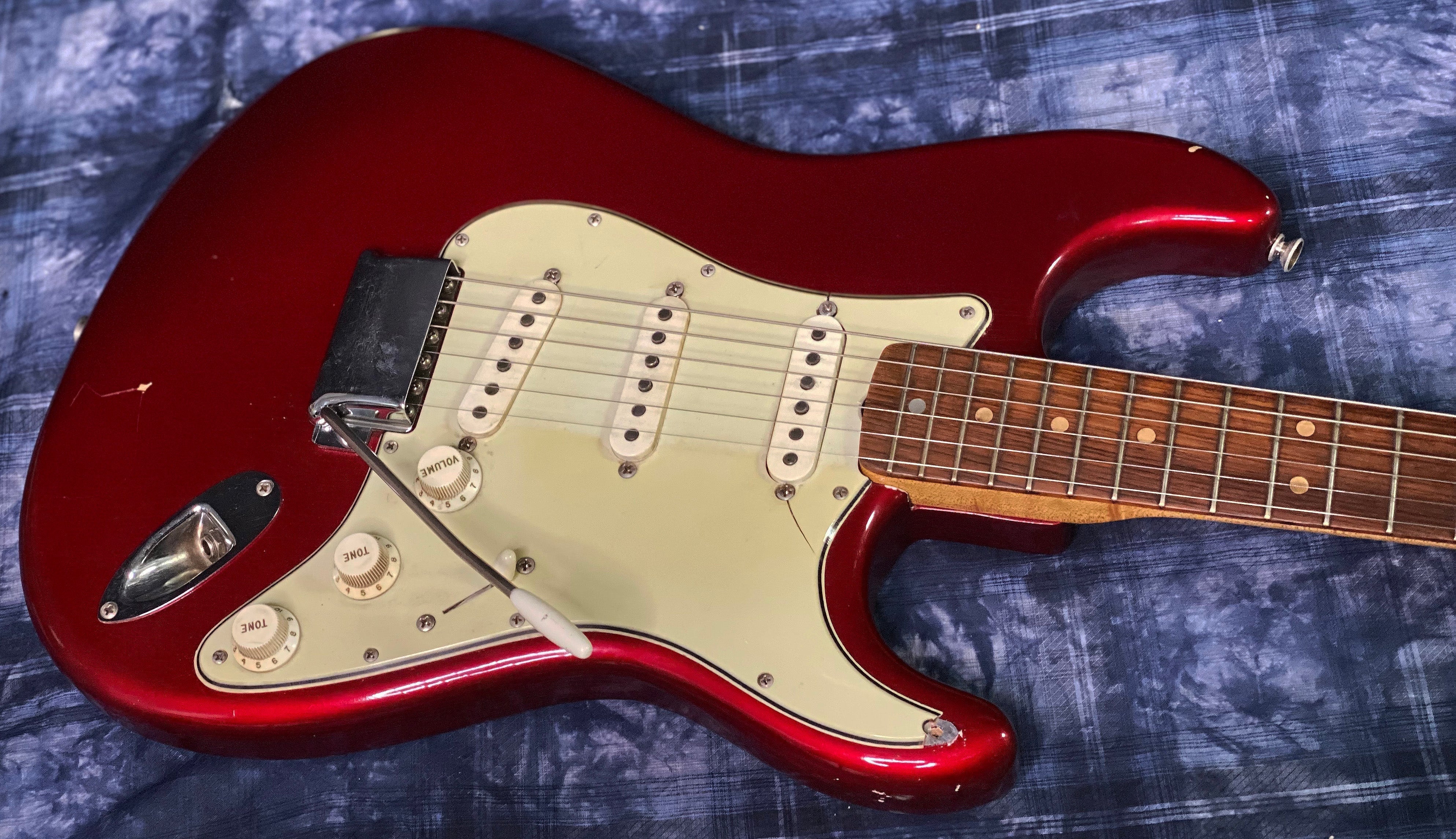 1963 Fender Stratocaster - Candy Apple Red Finish - 7.6 lbs - 100% Stock!