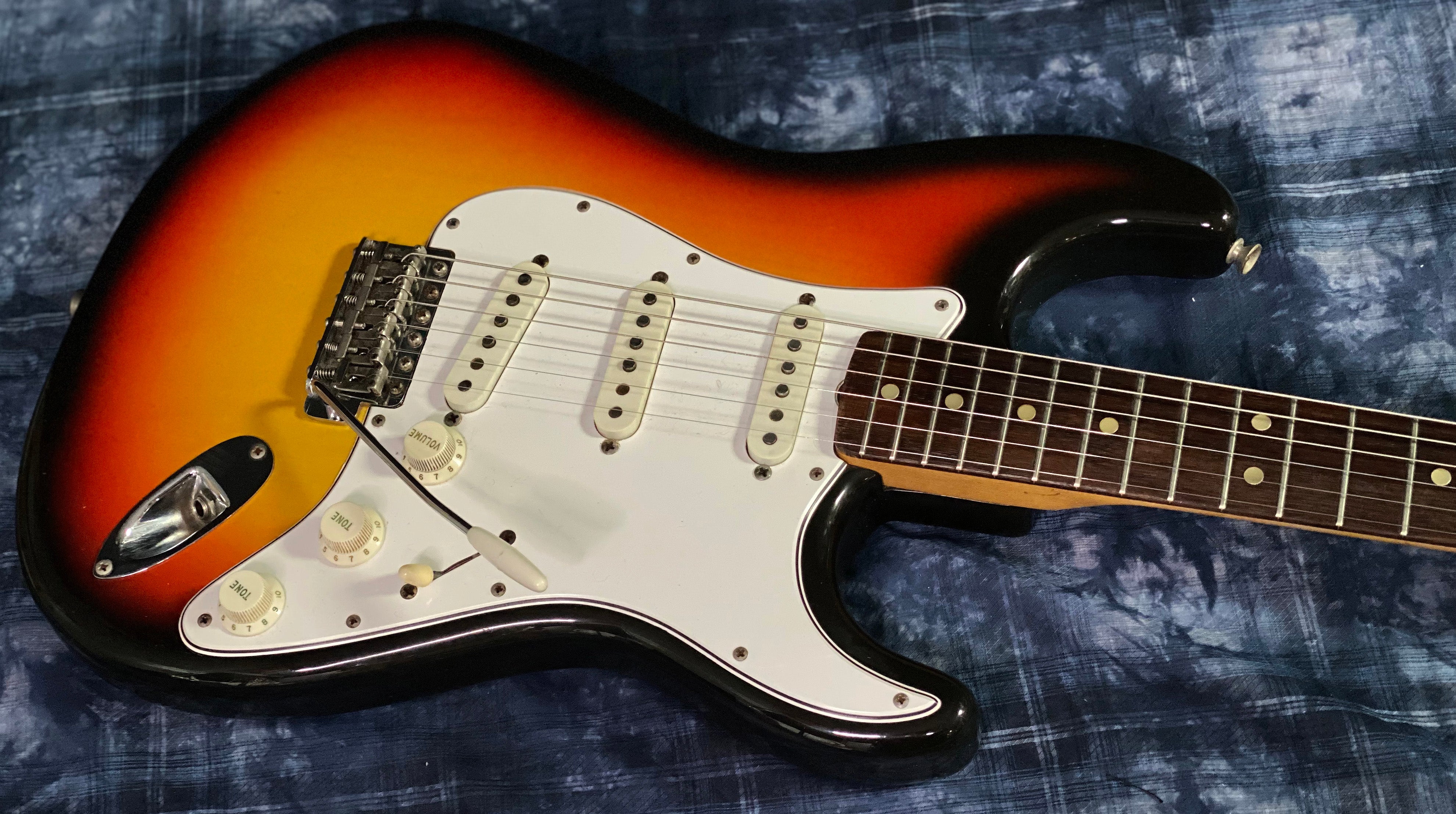 1965 Fender Stratocaster - 100% Stock! 3-Tone Sunburst Finish - 7.9lbs - Ultra RARE!