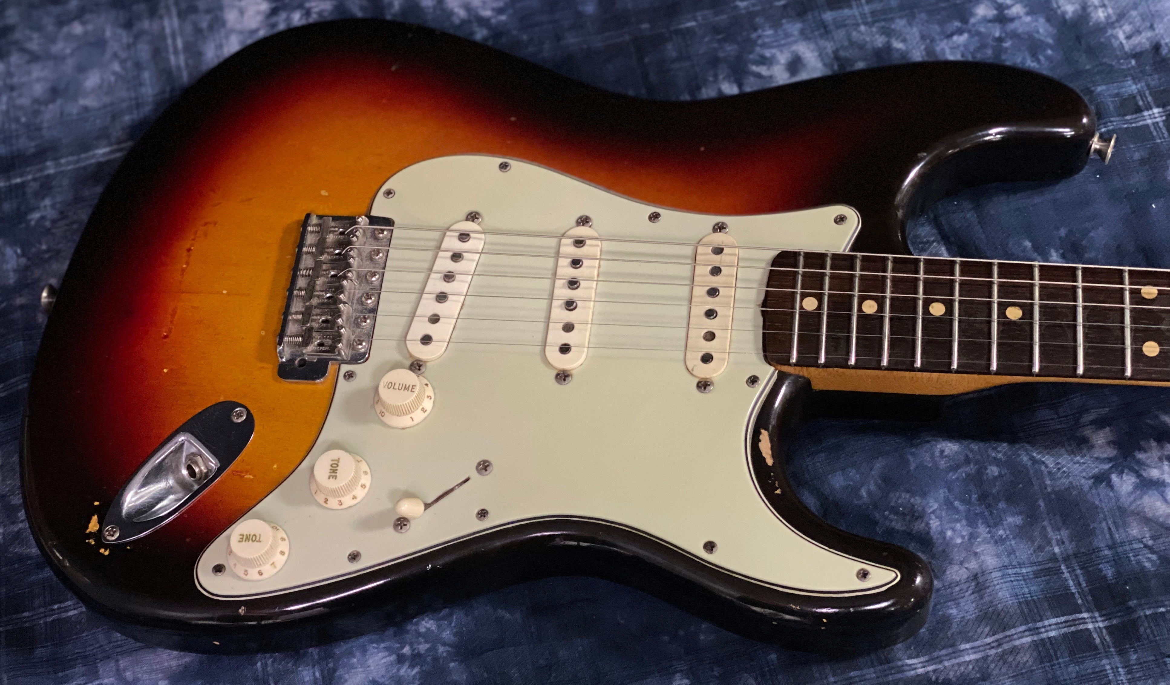 1962 Fender Stratocaster - 3-Tone Sunburst - 100% Stock! Weighs in at only 7.2lbs