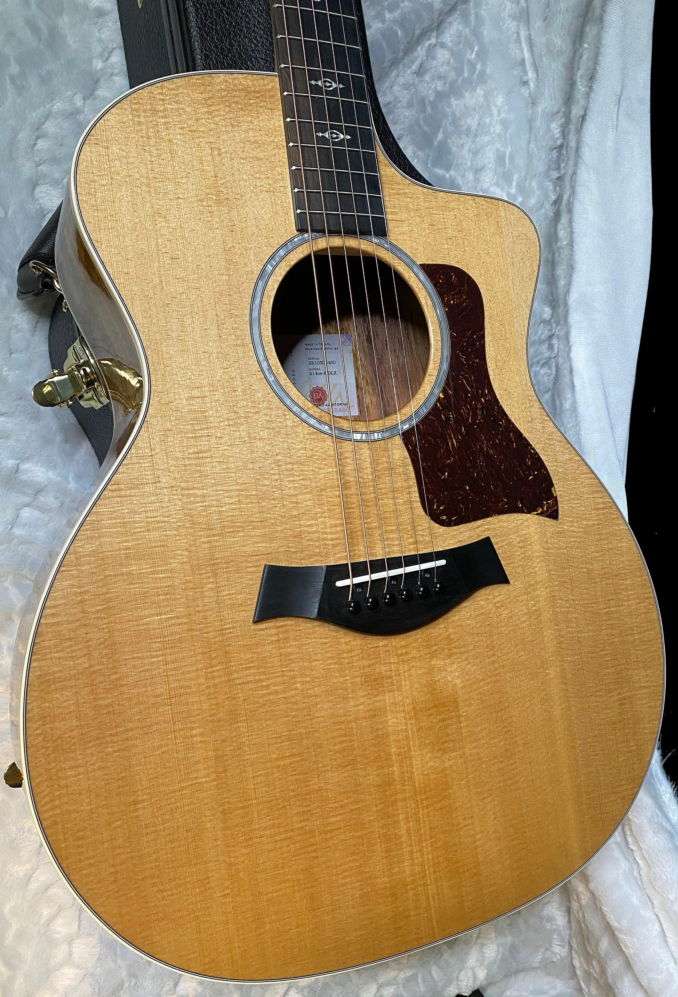 Taylor 214ce-K DLX Koa Grand Auditorium Acoustic-Electric Guitar Natural Finish - 4.8lbs - Authorized Dealer - G06047