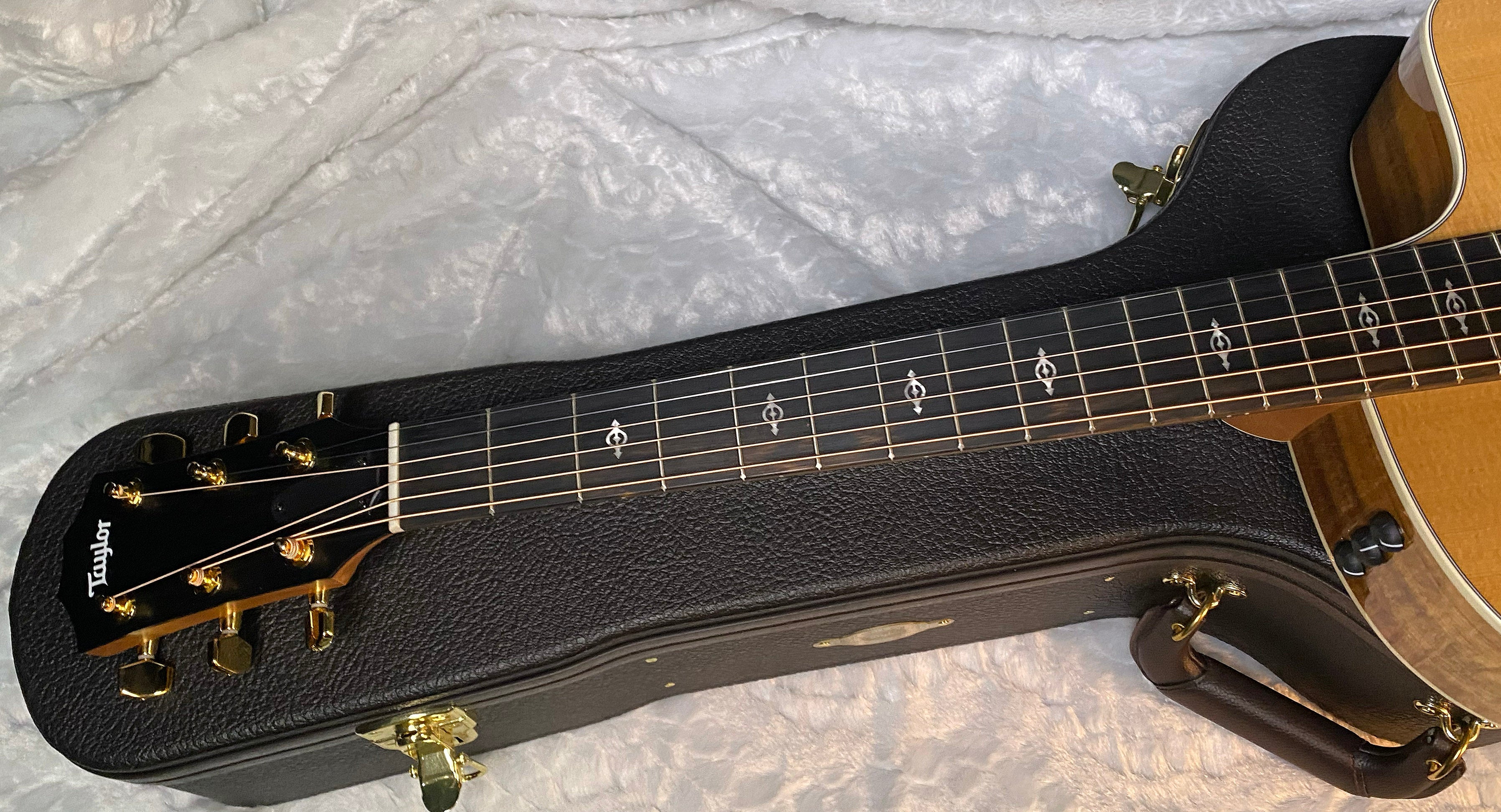 Taylor 214ce-K DLX Koa Grand Auditorium Acoustic-Electric Guitar Natural Finish - 4.8lbs - Authorized Dealer - G06047