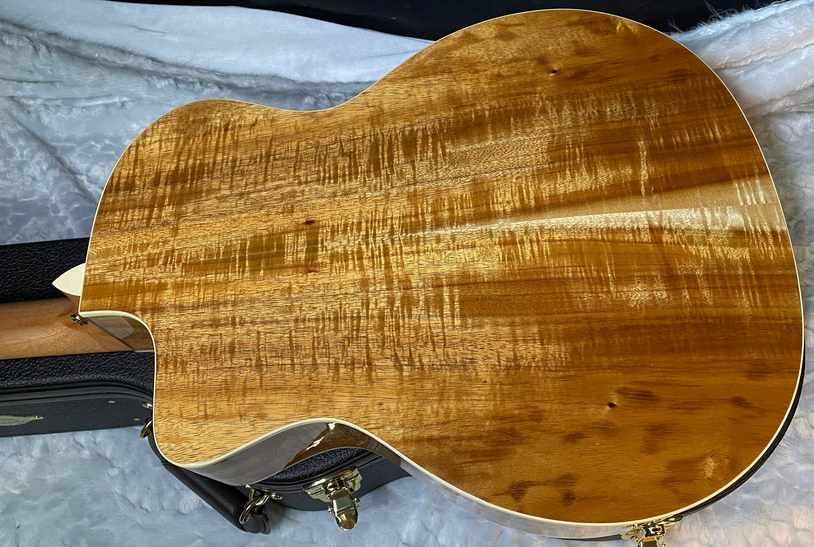 Taylor 214ce-K DLX Koa Grand Auditorium Acoustic-Electric Guitar Natural Finish - 4.8lbs - Authorized Dealer - G06047