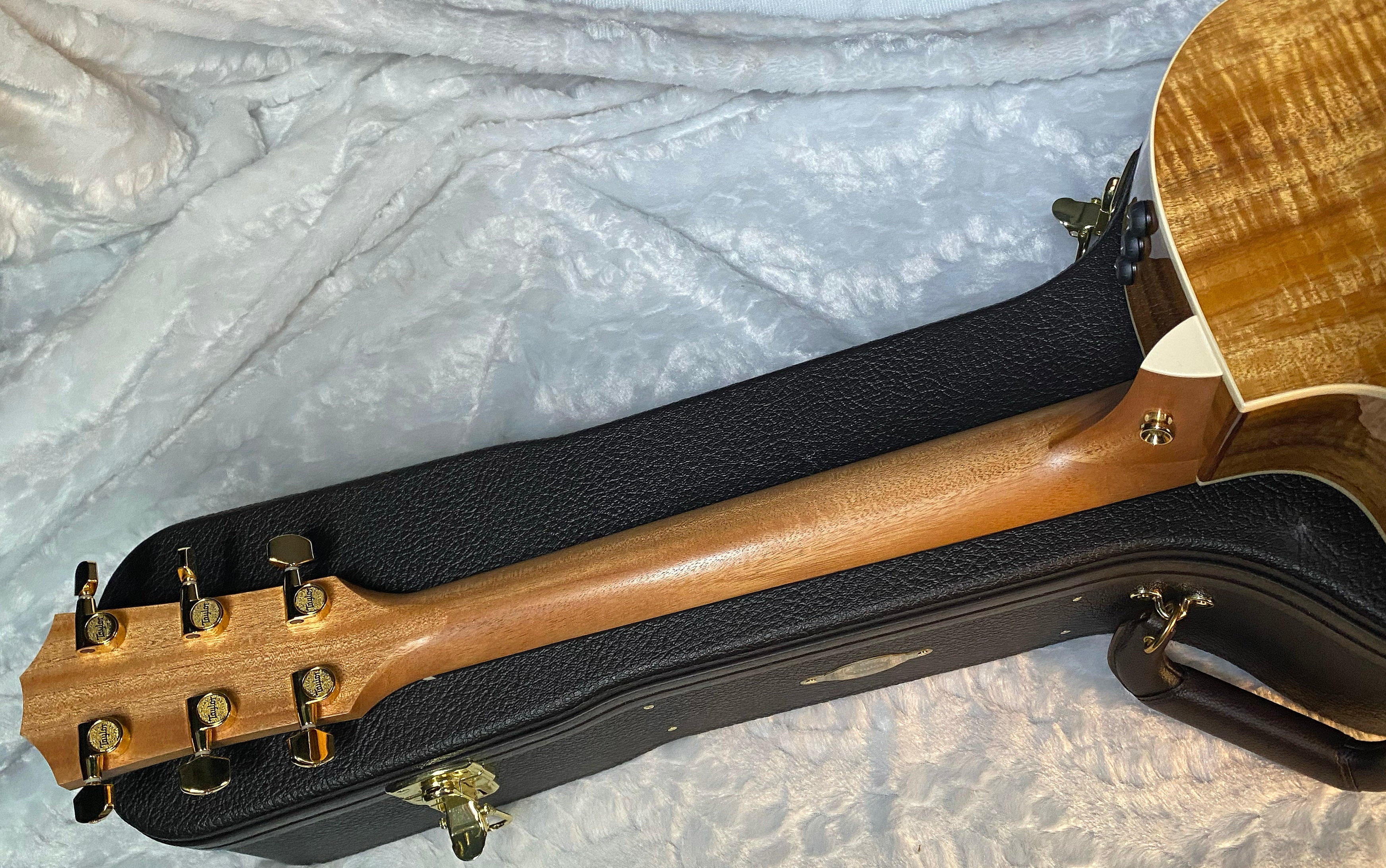 Taylor 214ce-K DLX Koa Grand Auditorium Acoustic-Electric Guitar Natural Finish - 4.8lbs - Authorized Dealer - G06047