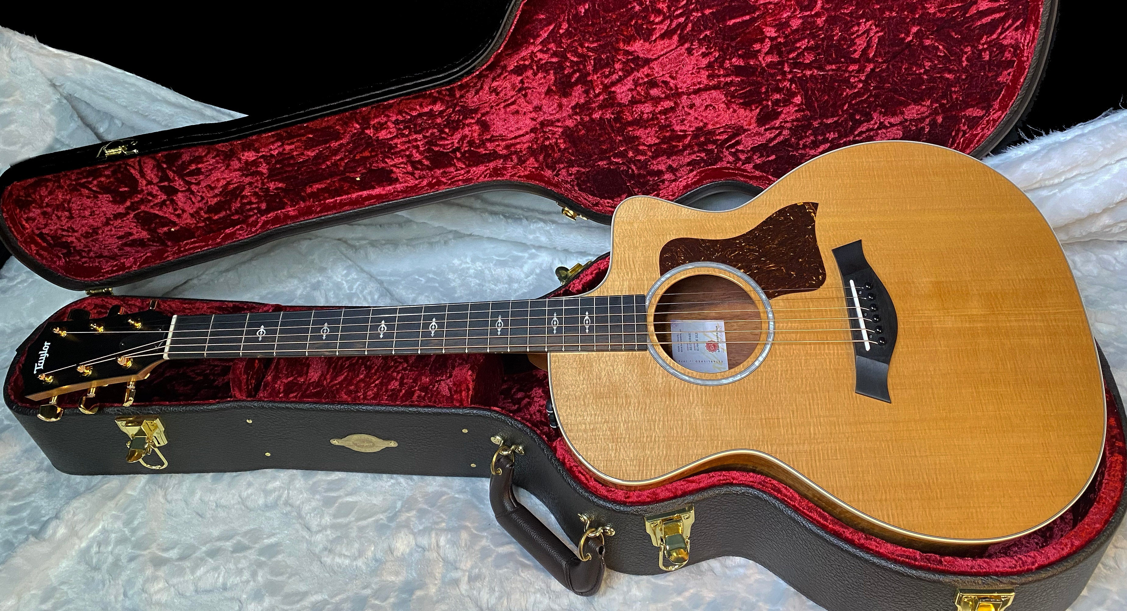 Taylor 214ce-K DLX Koa Grand Auditorium Acoustic-Electric Guitar Natural Finish - 4.8lbs - Authorized Dealer - G06047