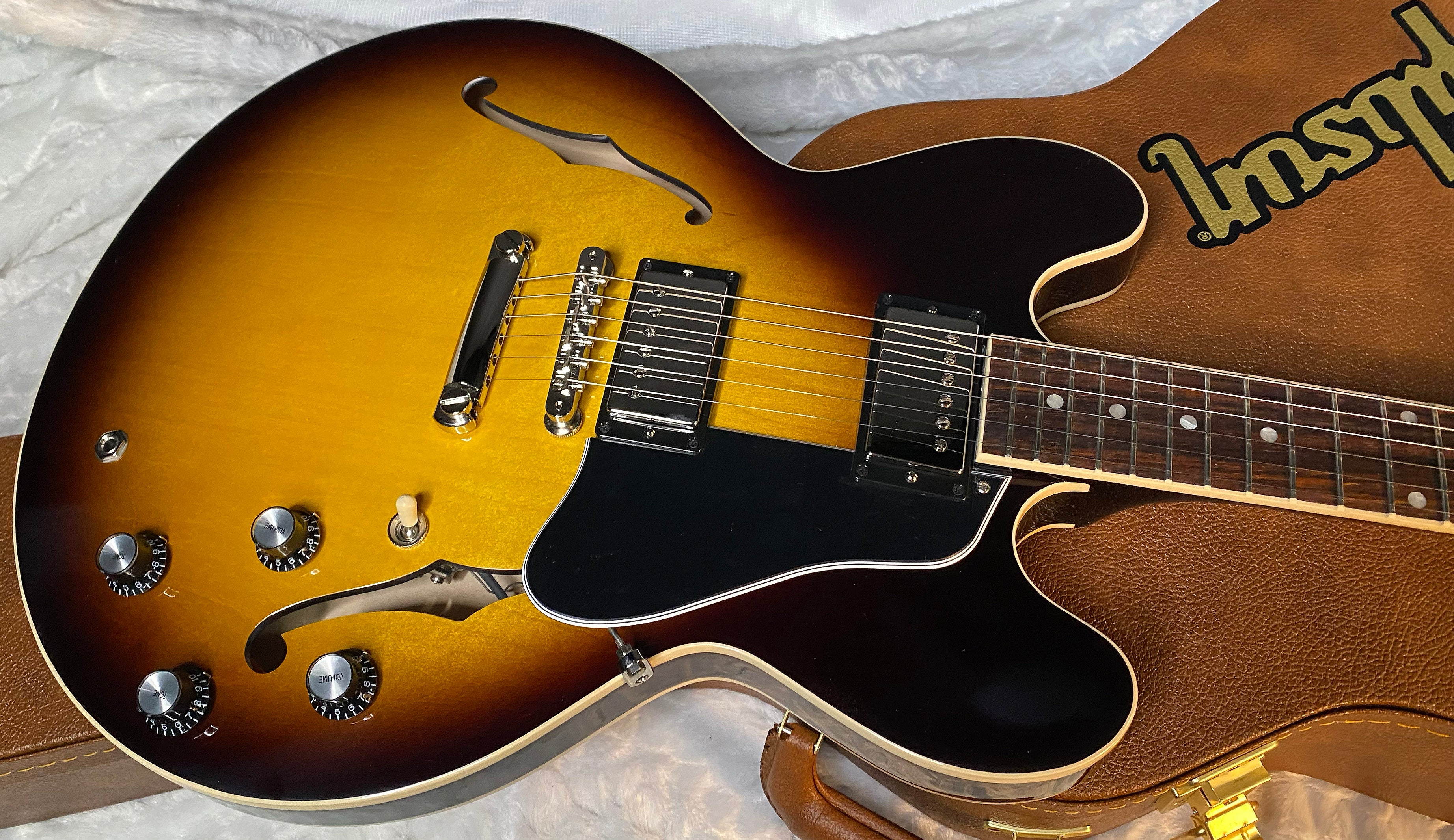 NEW! Gibson ES-335 Dot ( Gloss ) Vintage Burst - Semi-Hollow - Authorized Dealer - 8.1 lbs - G06028