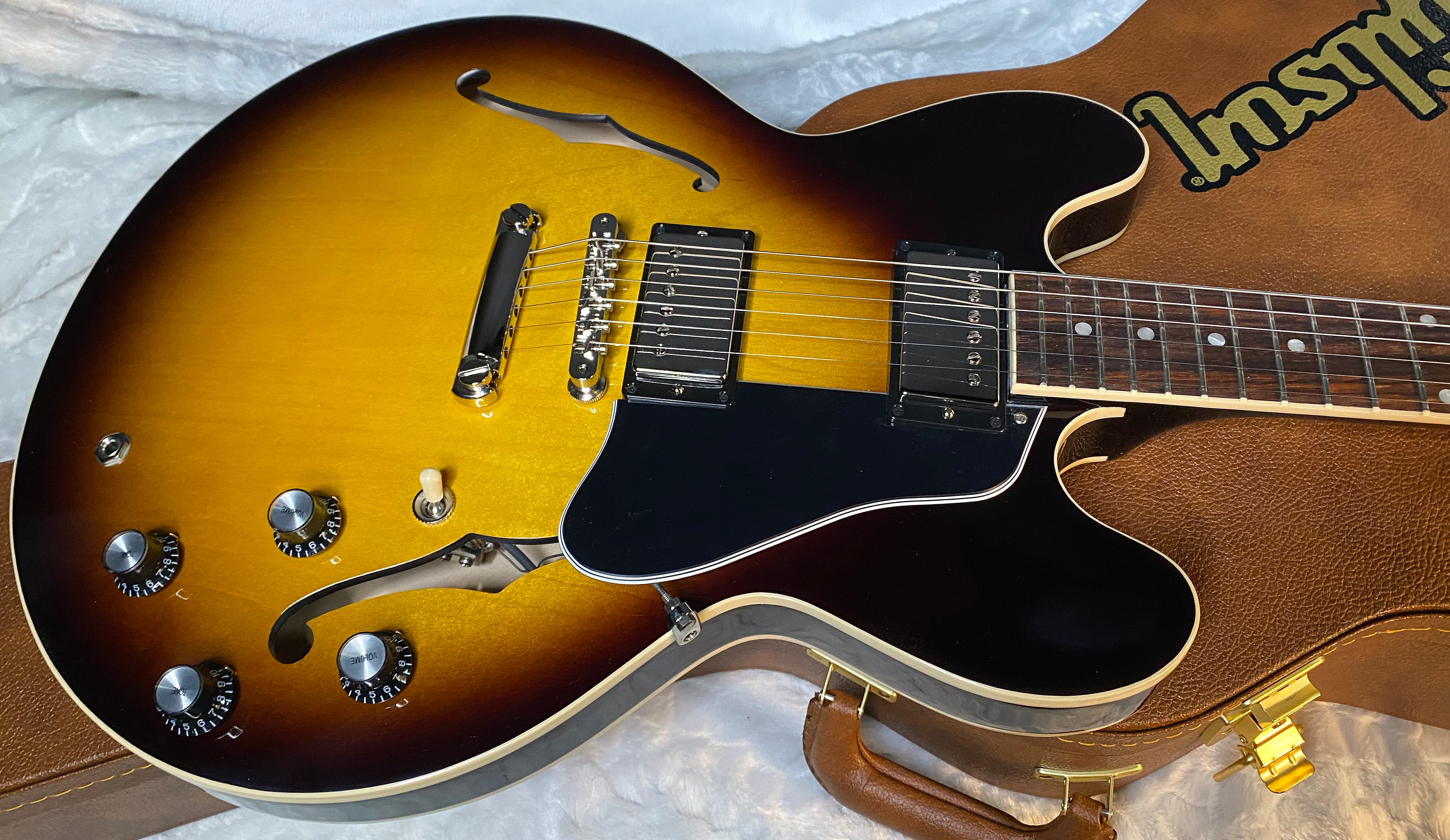 NEW! Gibson ES-335 Dot ( Gloss ) Vintage Burst - Semi-Hollow - Authorized Dealer - 8.1 lbs - G06028