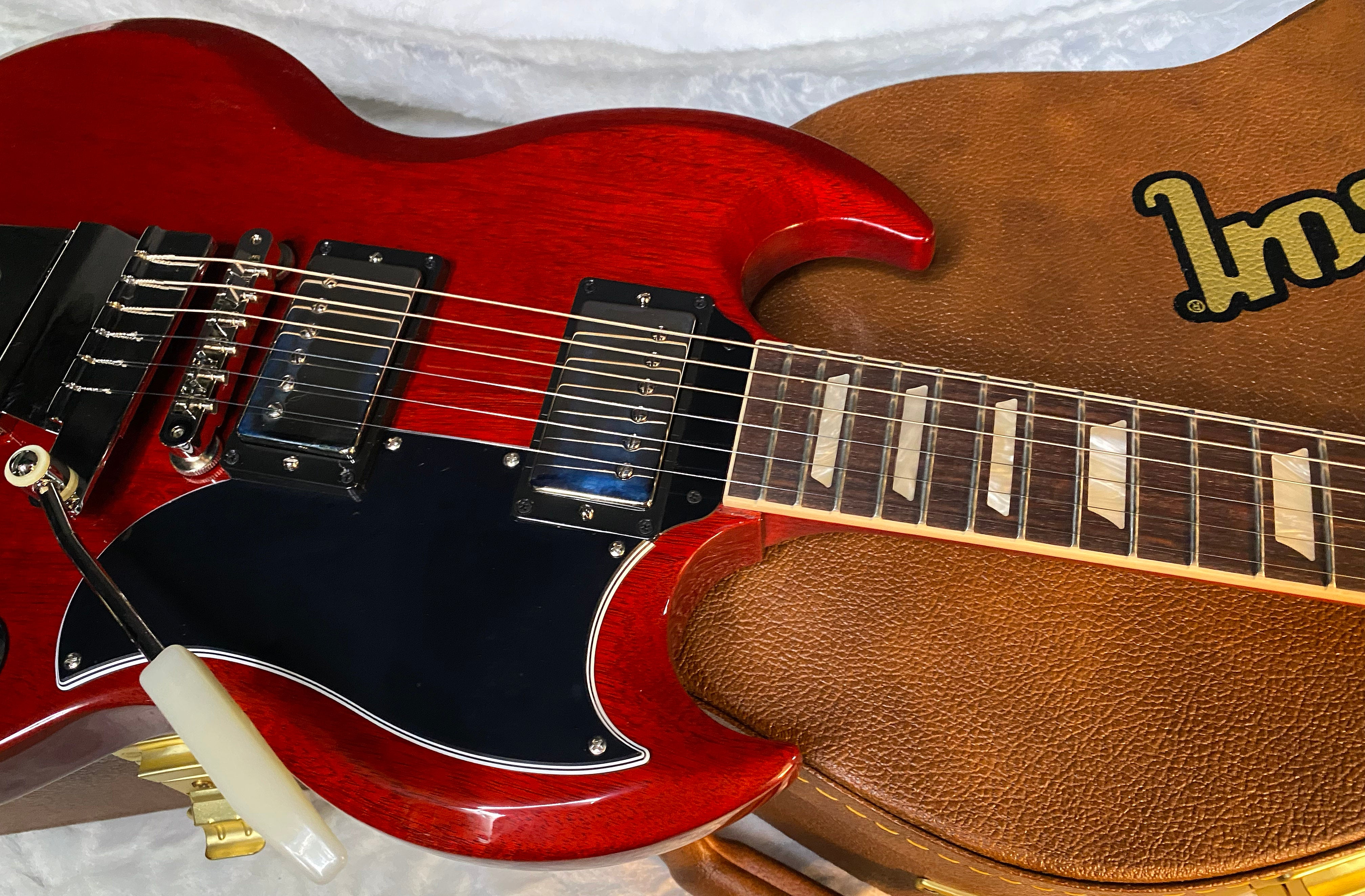 NEW! Gibson SG Standard '61 Maestro Vibrola Vintage Cherry - 7.25 lbs - Authorized Dealer! G05958