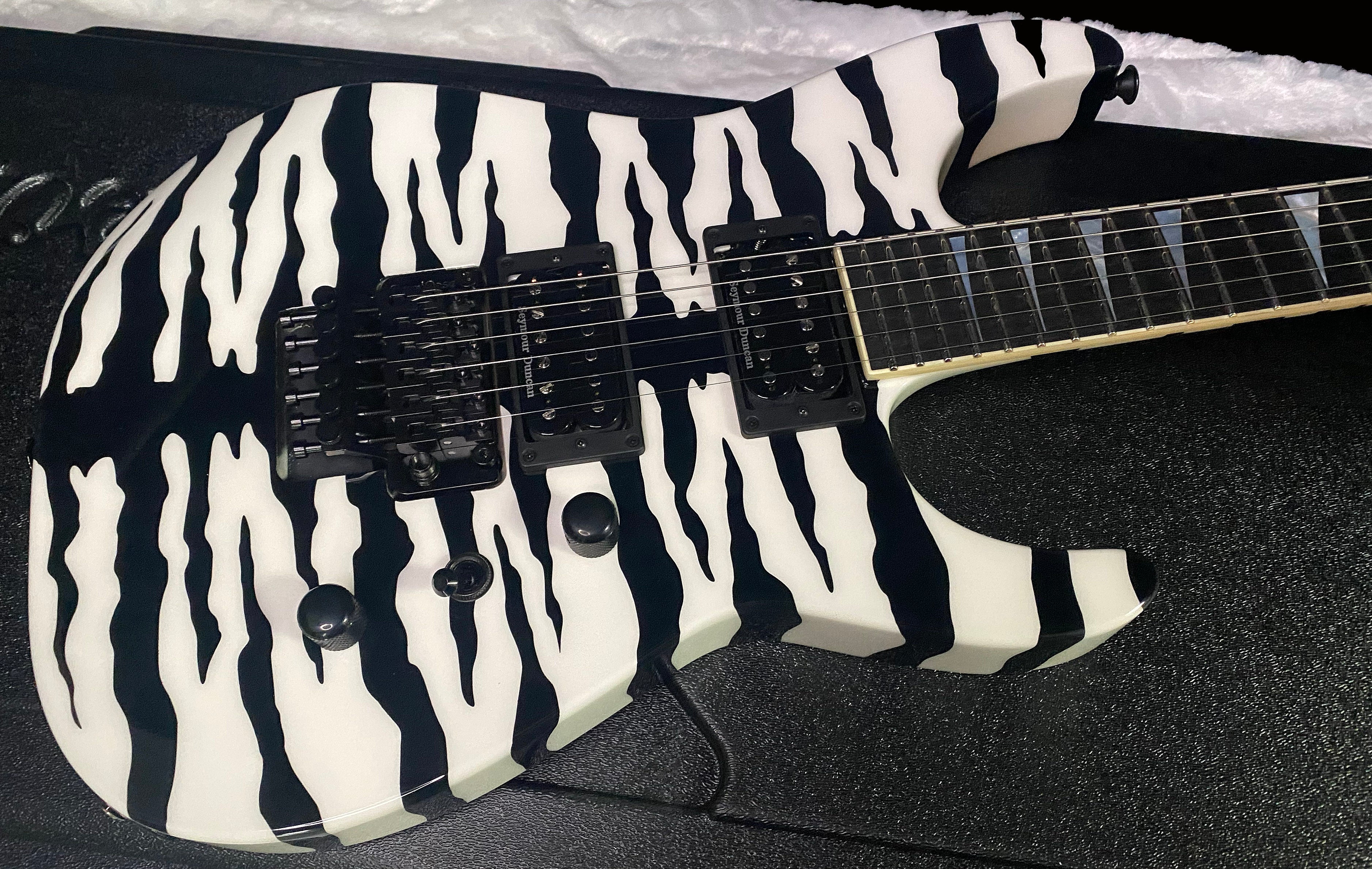 NEW ! Jackson Custom Shop SL2 Soloist Floyd Rose - Super RARE White Bengal Tiger Finish - Authorized Dealer - 8.2lbs - G07497