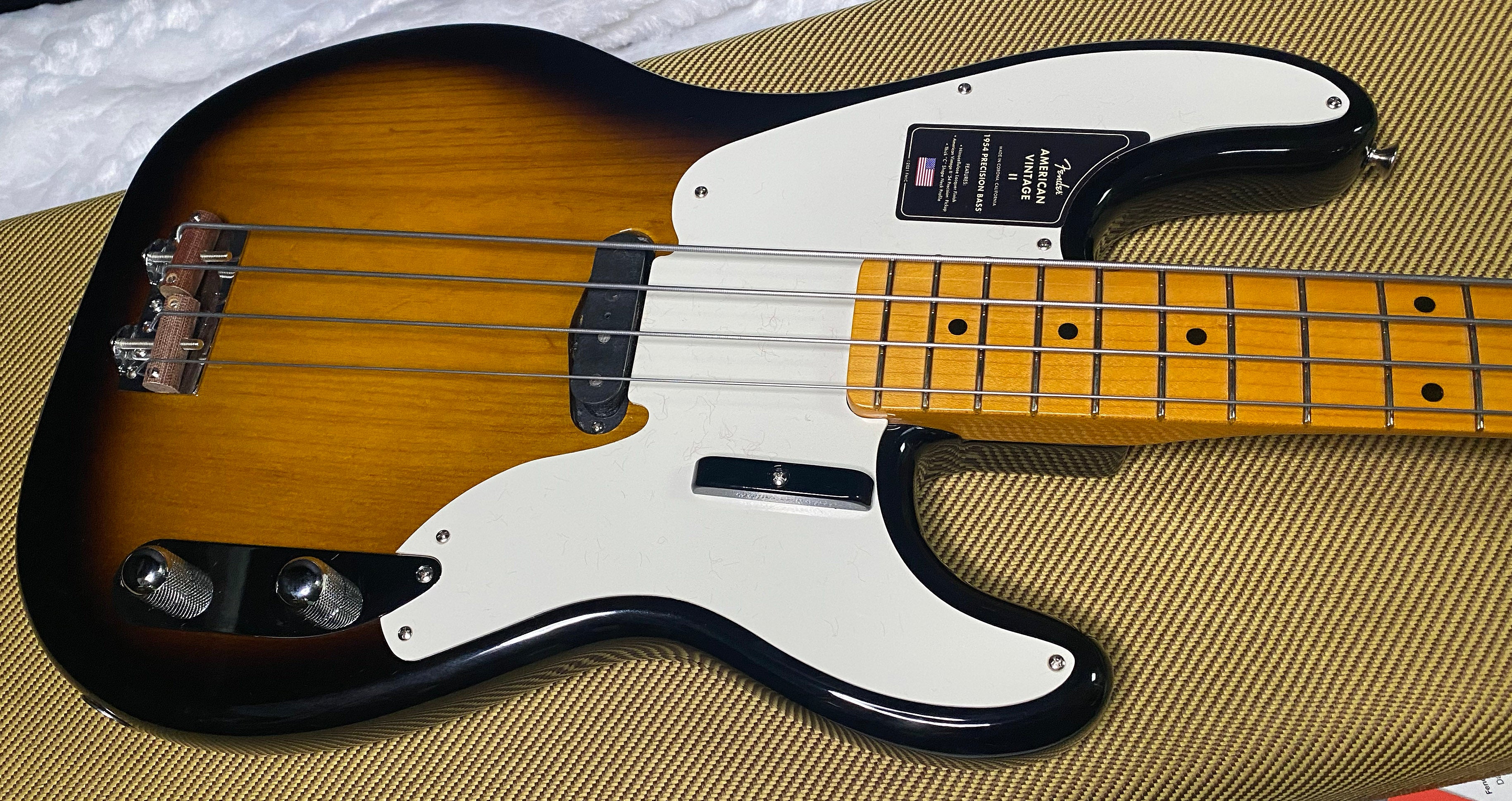 NEW ! Fender American Vintage II 1954 Precision Bass - Maple Fingerboard - 2-Color Sunburst - 9lbs - Authorized Dealer - G07496