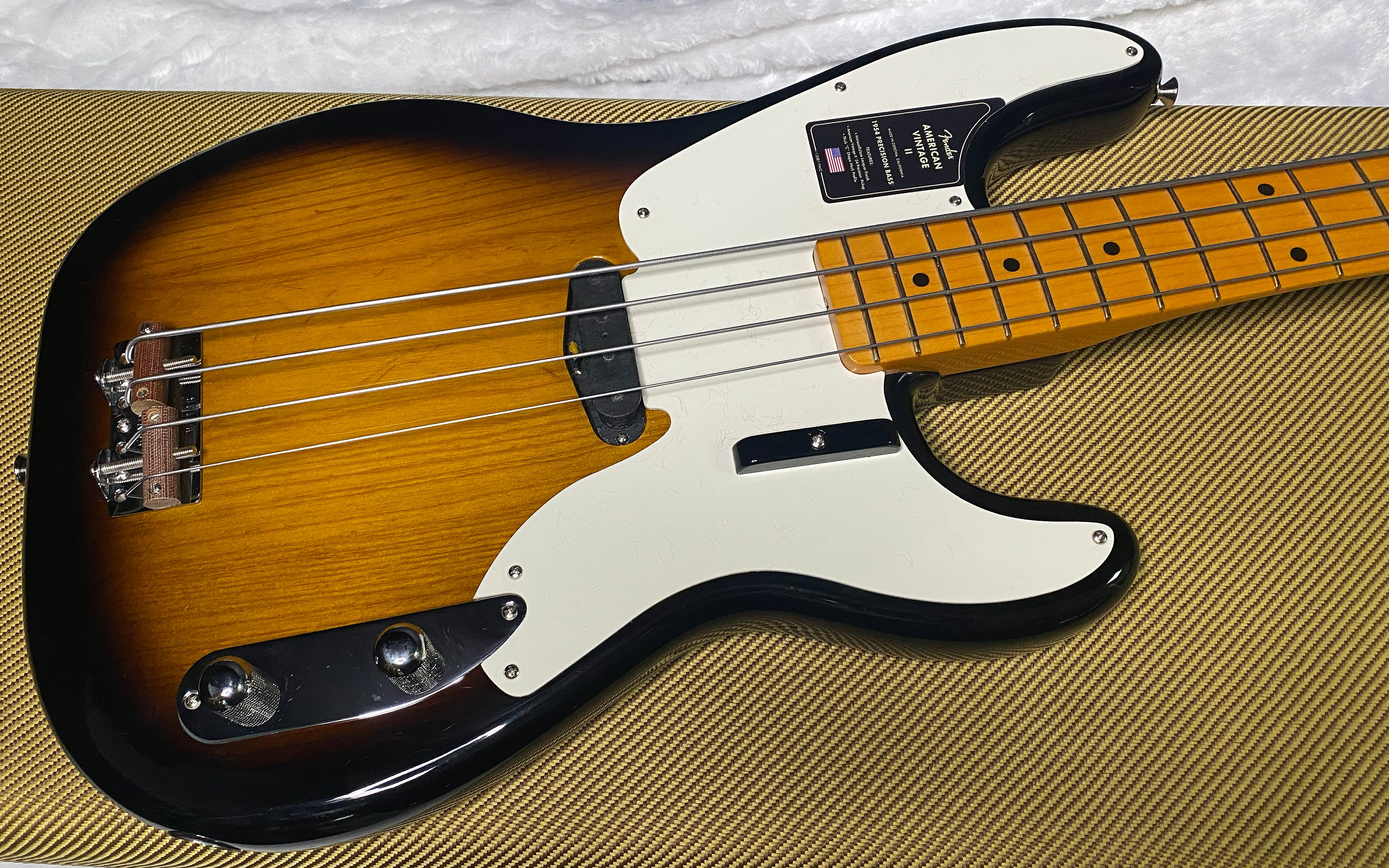 NEW ! Fender American Vintage II 1954 Precision Bass - Maple Fingerboard - 2-Color Sunburst - 9lbs - Authorized Dealer - G07496