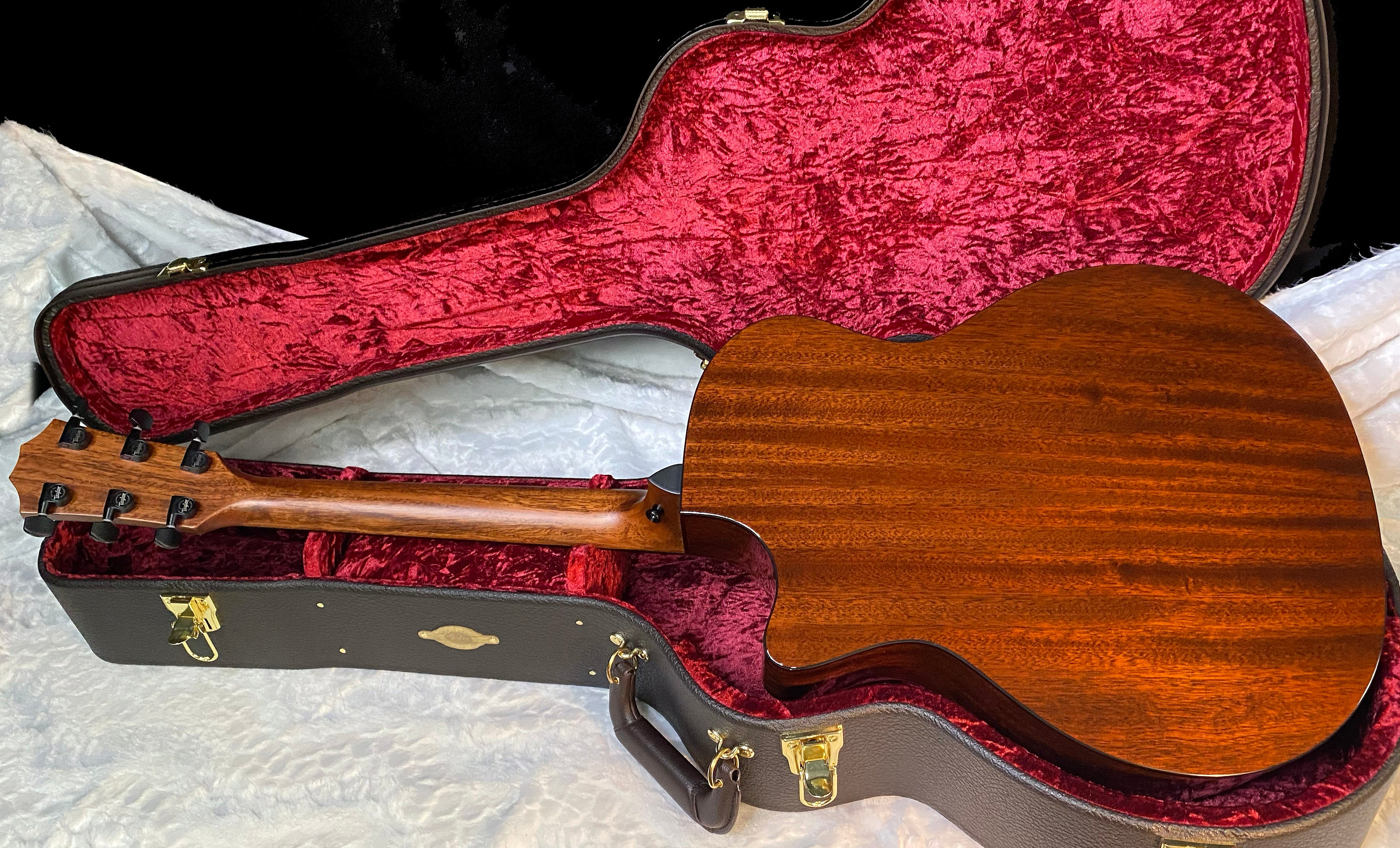 NEW! Taylor 324ce V-Class Grand Auditorium Acoustic-Electric Guitar - Tobacco - Authorized Dealer - 4.65lbs - G06049