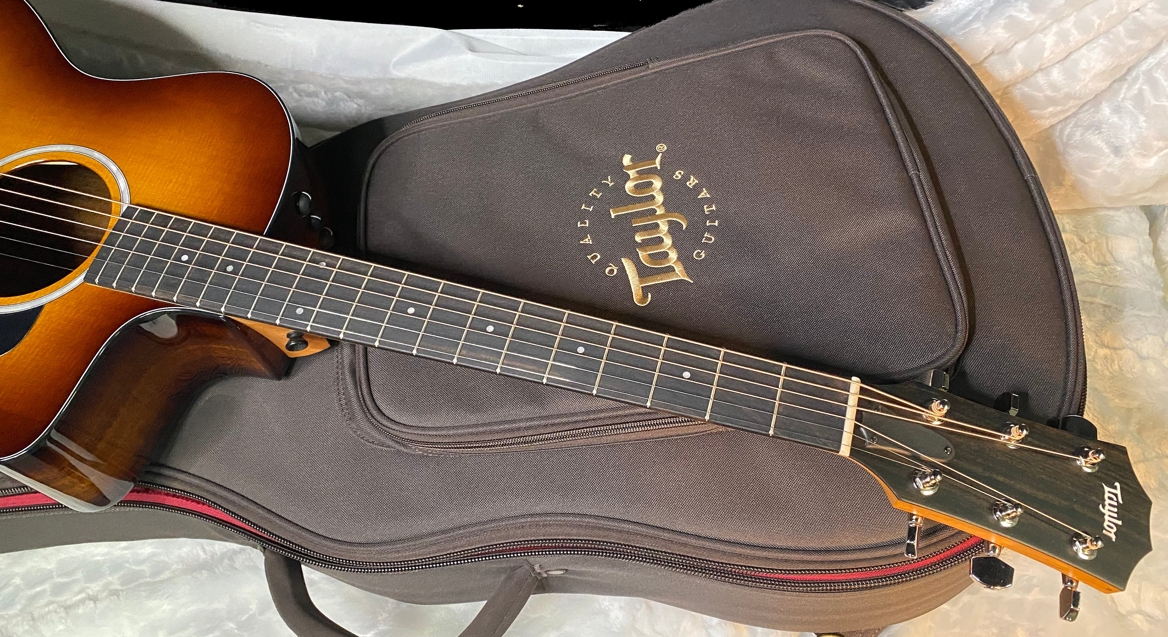 Taylor 214ce-K SB Plus Acoustic-electric Guitar - Shaded Edgeburst Finish - 4.6lbs - Authorized Dealer - G06050