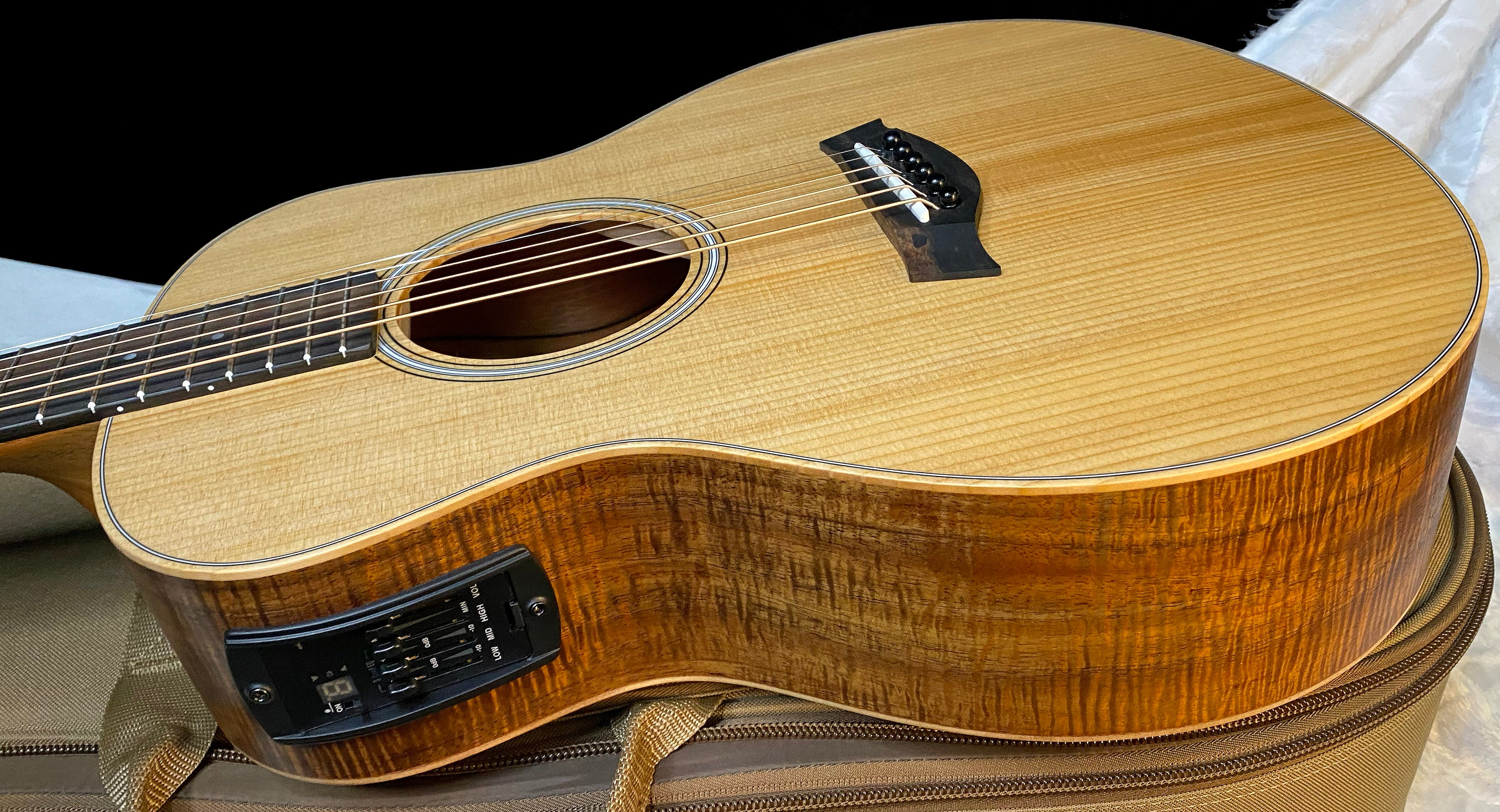 NEW! Taylor GS Mini-e LTD AAA Figured Koa - Natural - Authorized Dealer - Absolutely Beautiful! 3.7lbs - Gig Bag - Authorized Dealer - G06042