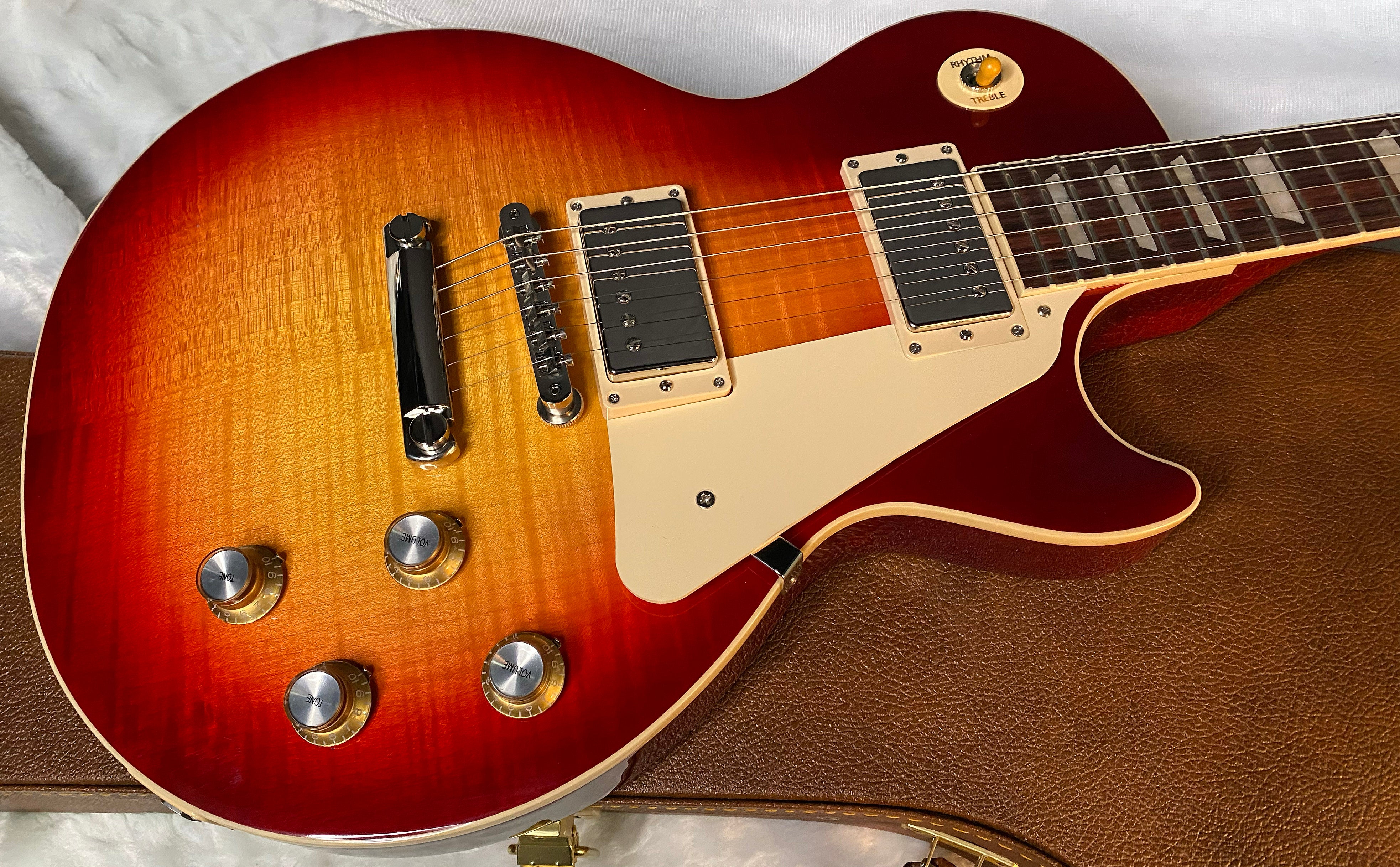 NEW! Gibson Les Paul 60's Standard - Dark Cherry Sunburst - Limited Edition - Authorized Dealer - AAA Flame Maple Top - 9.2 lbs - G06111