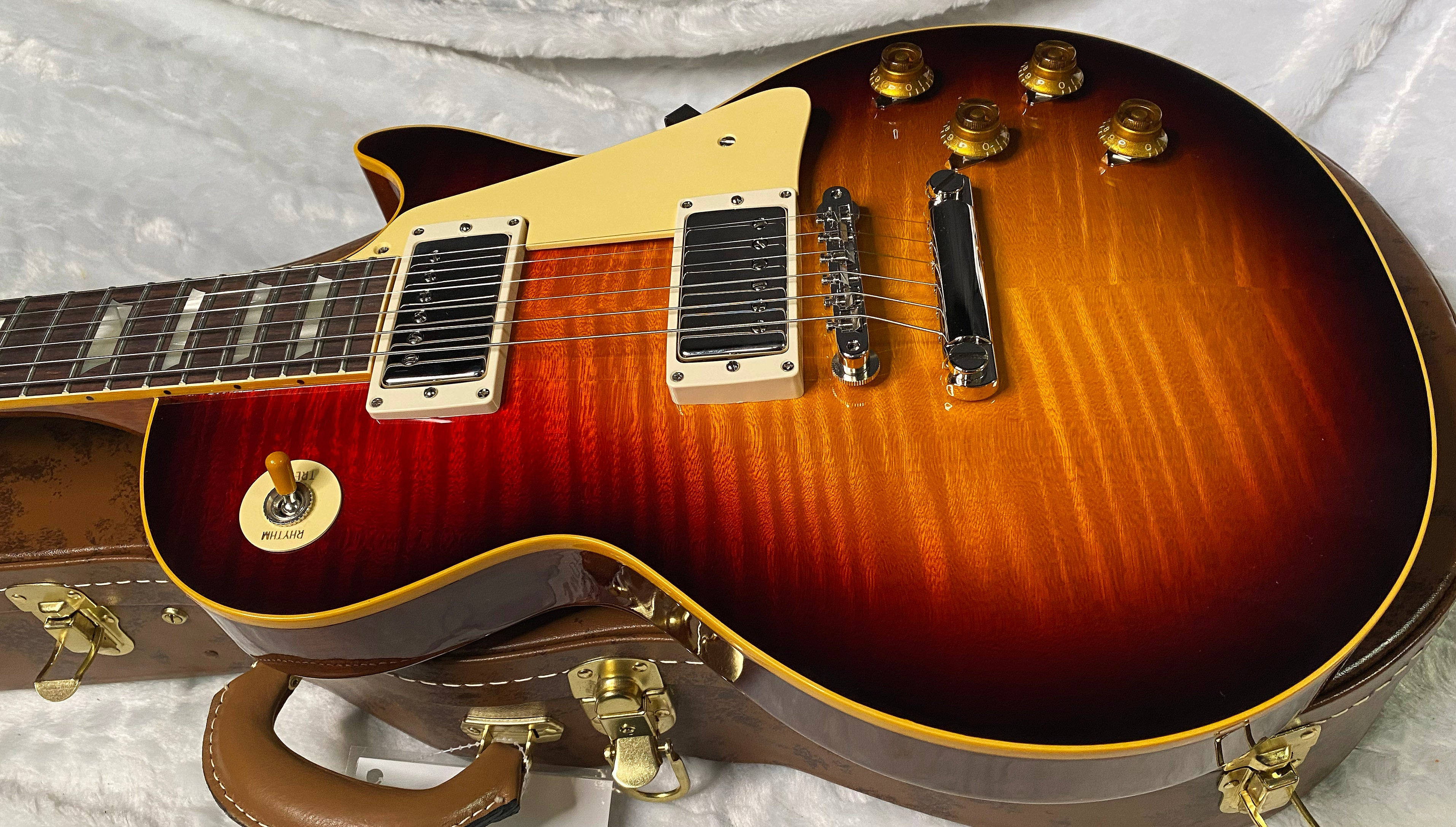 NEW ! Gibson Custom Shop 1959 Les Paul - Tri Burst Gloss Finish - Authorized Dealer - Hand Picked Curly Maple Flame Top - MONSTER TOP - 8.4 lbs - G06820