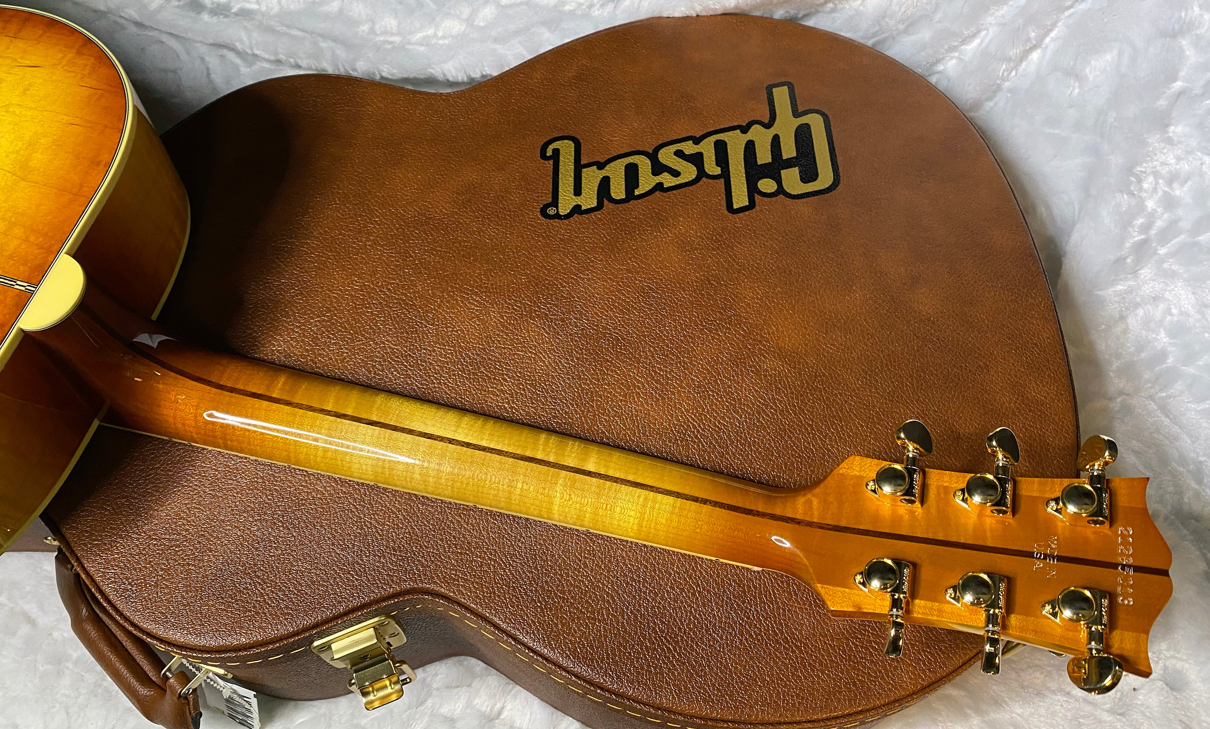 NEW! ! Gibson SJ-200 Original Acoustic Electric - Heritage Cherry Sunburst - Authorized Dealer - 5.4 lbs - G05443