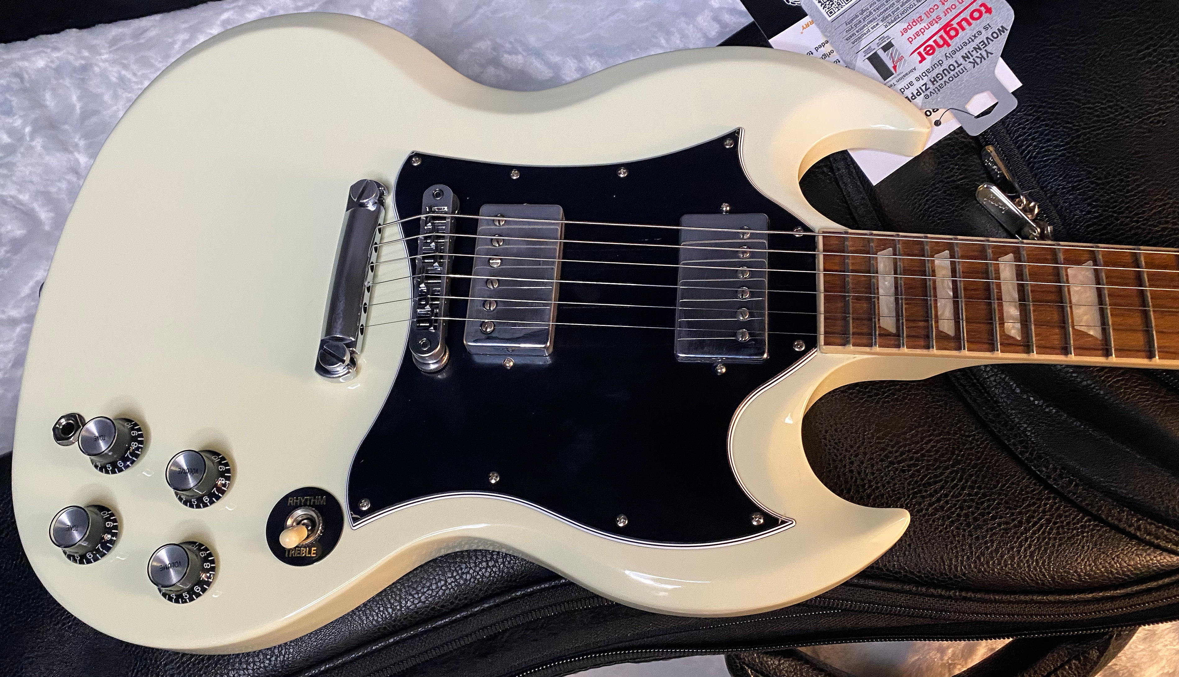 NEW ! Gibson SG Standard - Classic White Finish - Original Gibson Leather Gig Bag - Authorized Dealer - Only 6.1 lbs - G06177