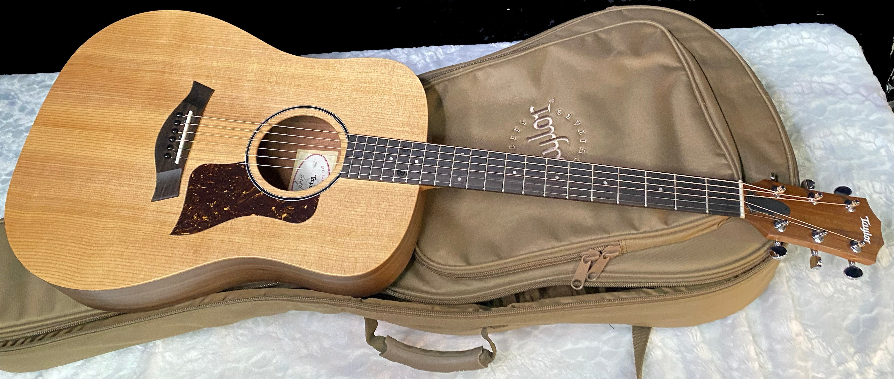 NEW! Taylor Big Baby Taylor BBTe Acoustic-electric Guitar - Natural Sitka Spruce - 4lbs - Authorized Dealer - G06202