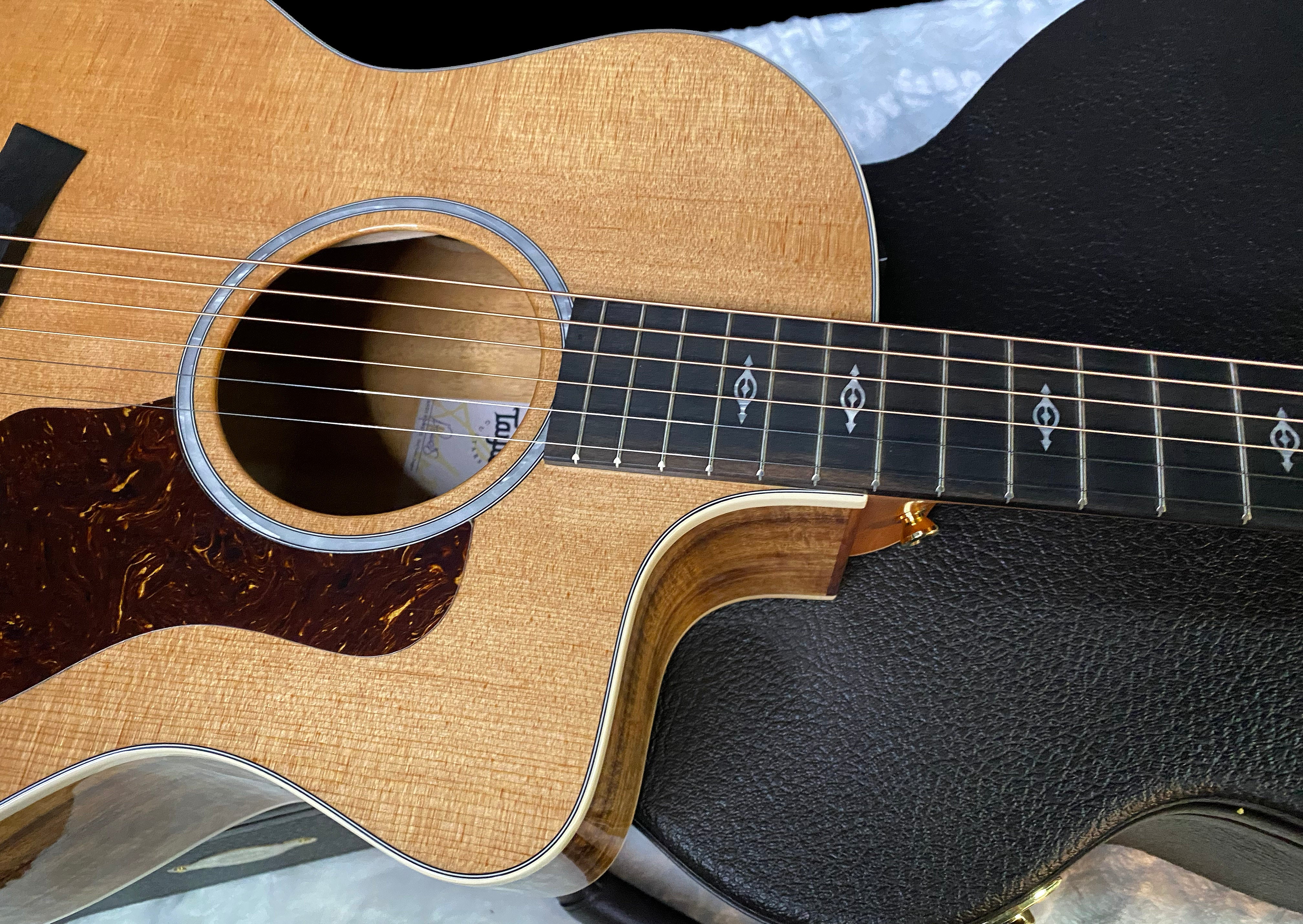 NEW! Taylor 214ce-K DLX Koa Grand Auditorium Acoustic-Electric Guitar Natural Finish - 4.8lbs - Authorized Dealer - G06210