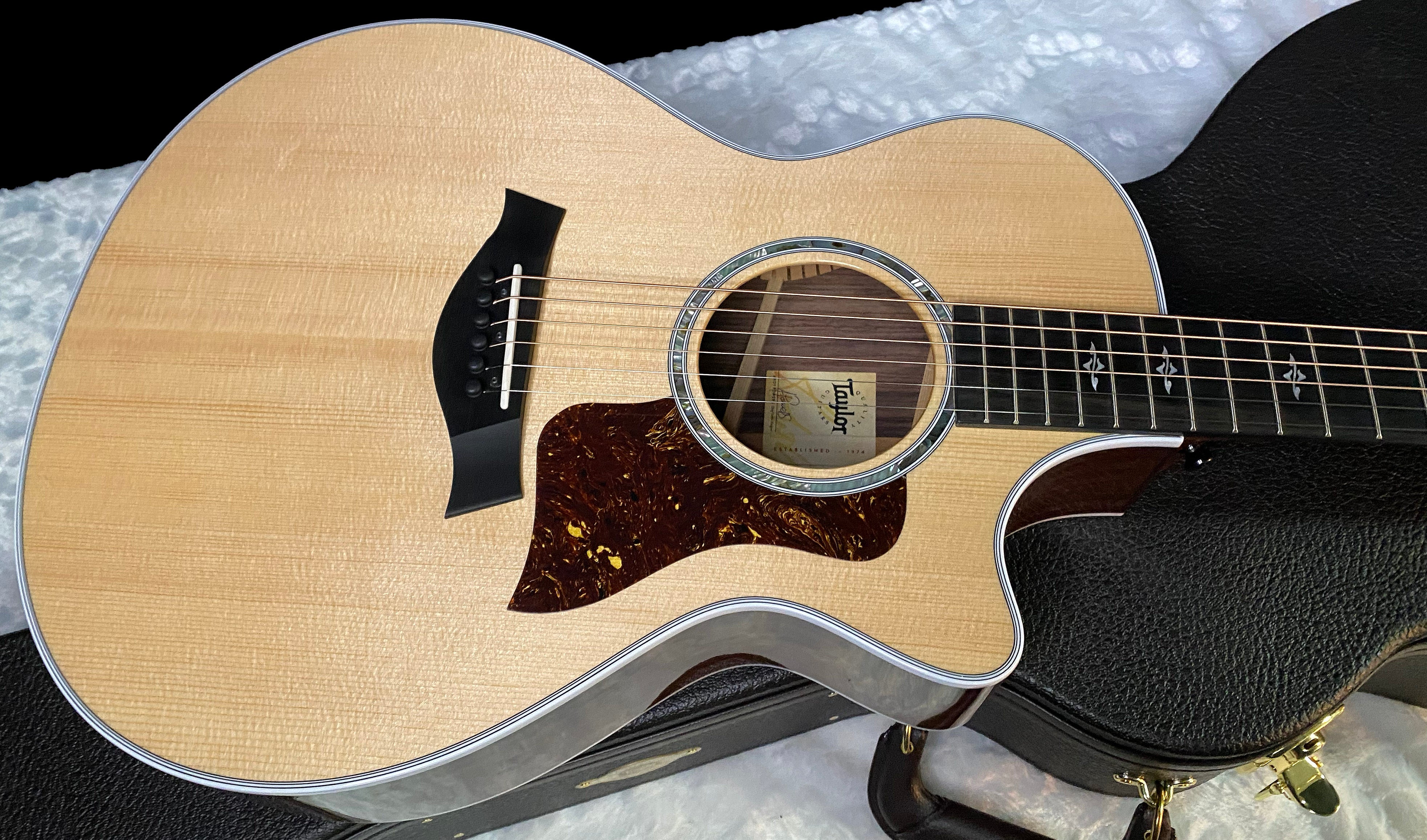 NEW! Taylor 412ce V-Class Acoustic-Electric Guitar - Natural - Authorized Dealer - 4.65 lbs - G06209
