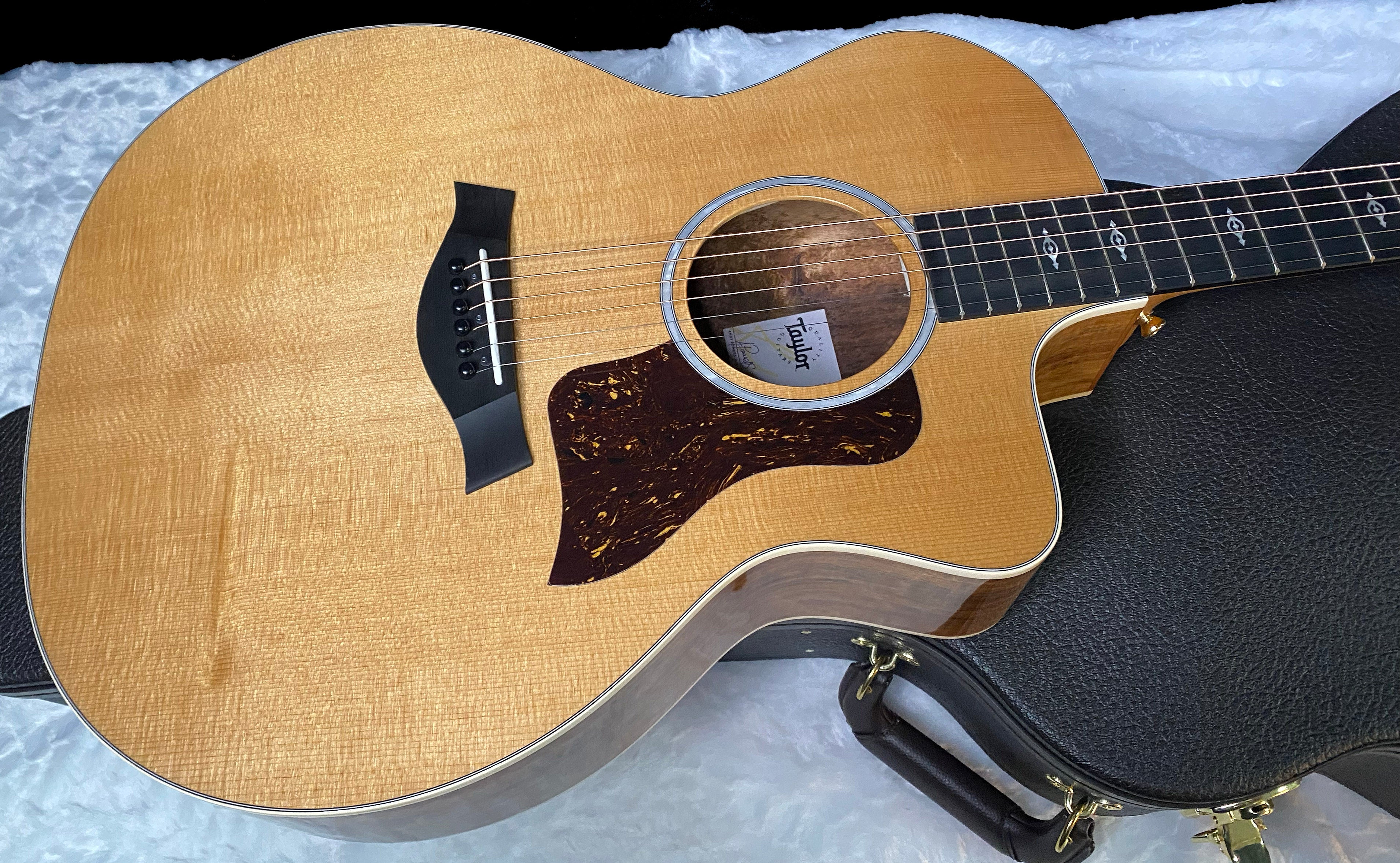Taylor 214ce-K DLX Koa Grand Auditorium Acoustic-Electric Guitar Natural Finish - 4.8lbs - Authorized Dealer - G06225