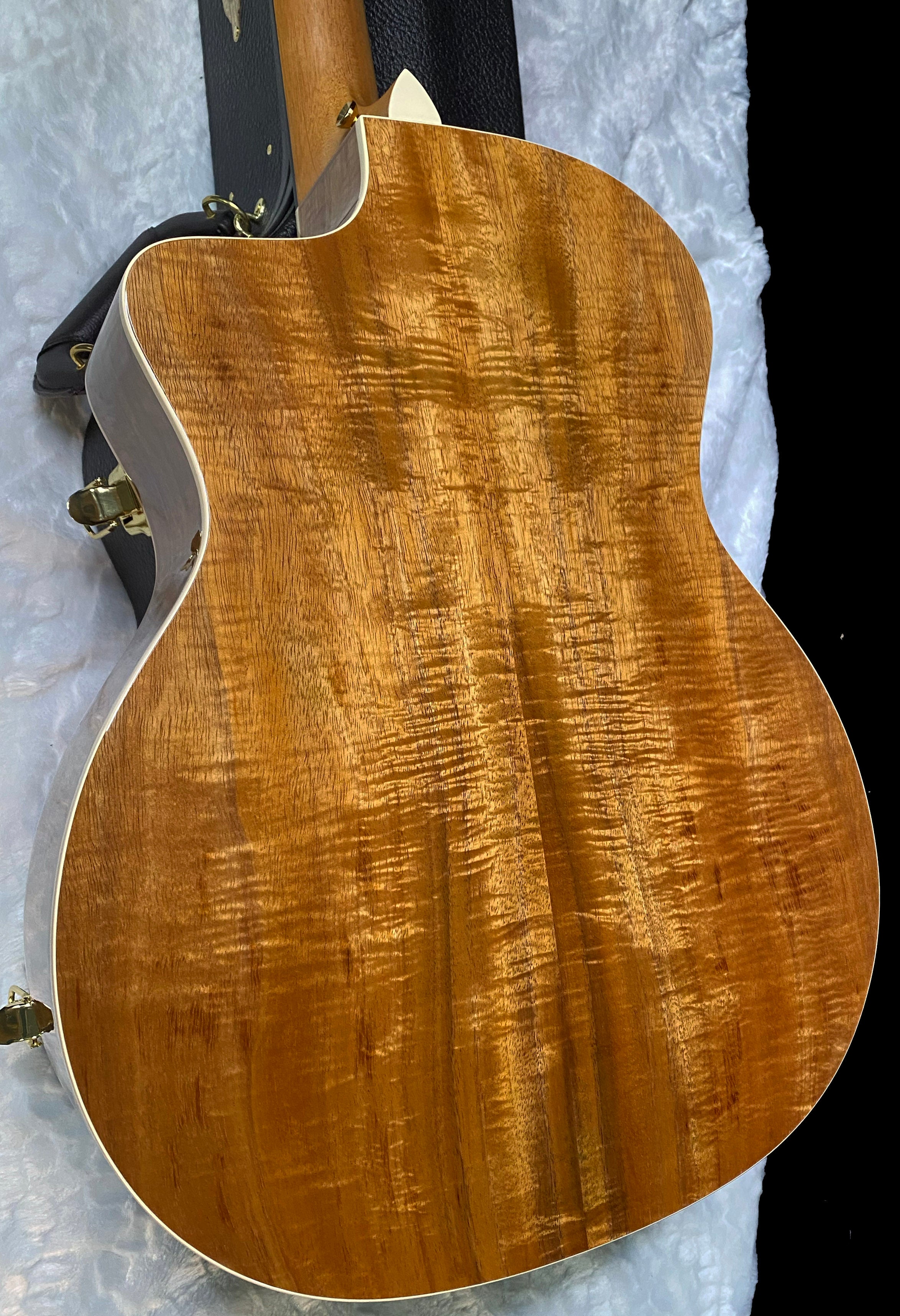 Taylor 214ce-K DLX Koa Grand Auditorium Acoustic-Electric Guitar Natural Finish - 4.8lbs - Authorized Dealer - G06225