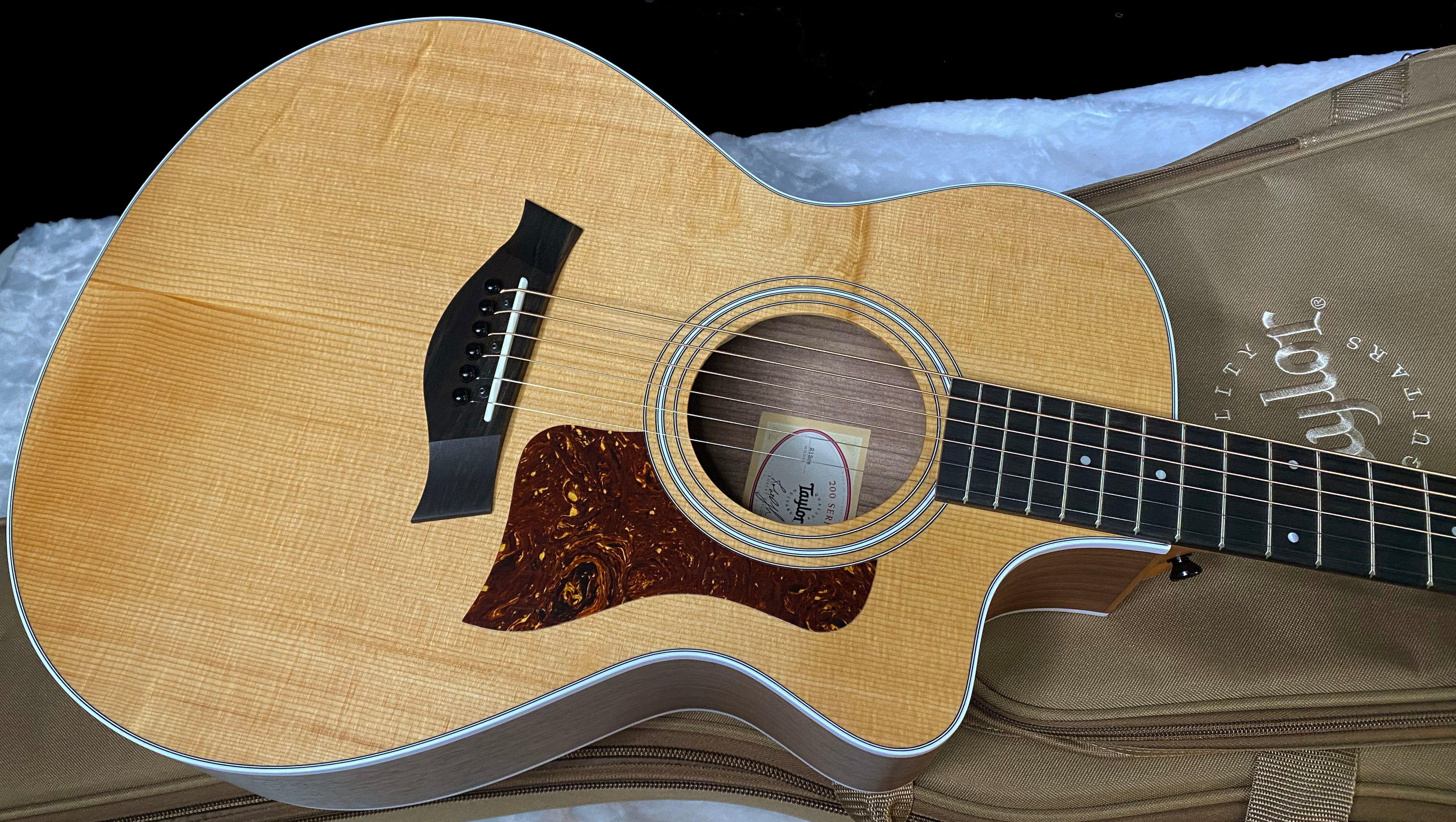 NEW! Taylor 212ce Grand Concert Acoustic-Electric Guitar Natural Finish - 4.1lbs - Authorized Dealer - G06226