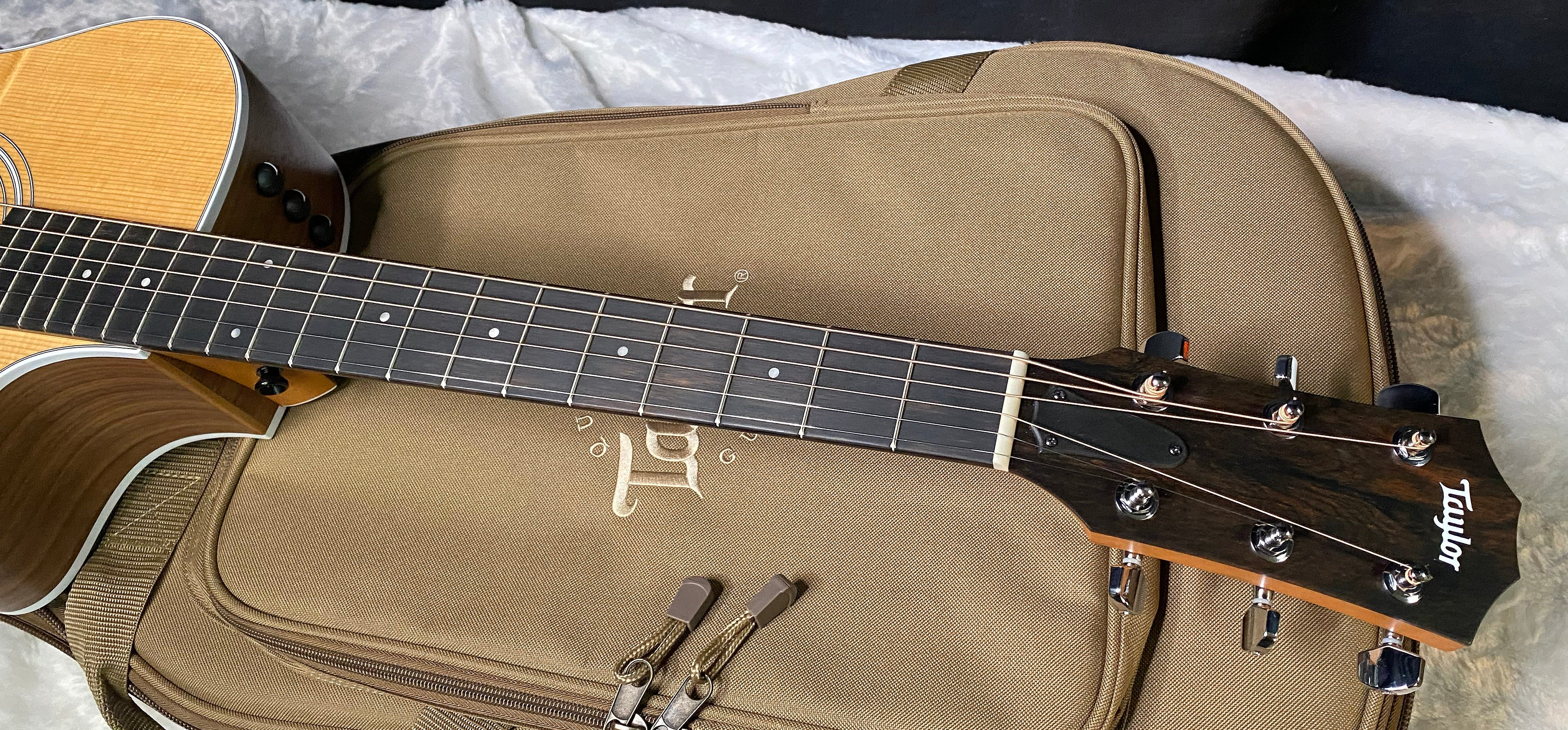 NEW! Taylor 212ce Grand Concert Acoustic-Electric Guitar Natural Finish - 4.1lbs - Authorized Dealer - G06226