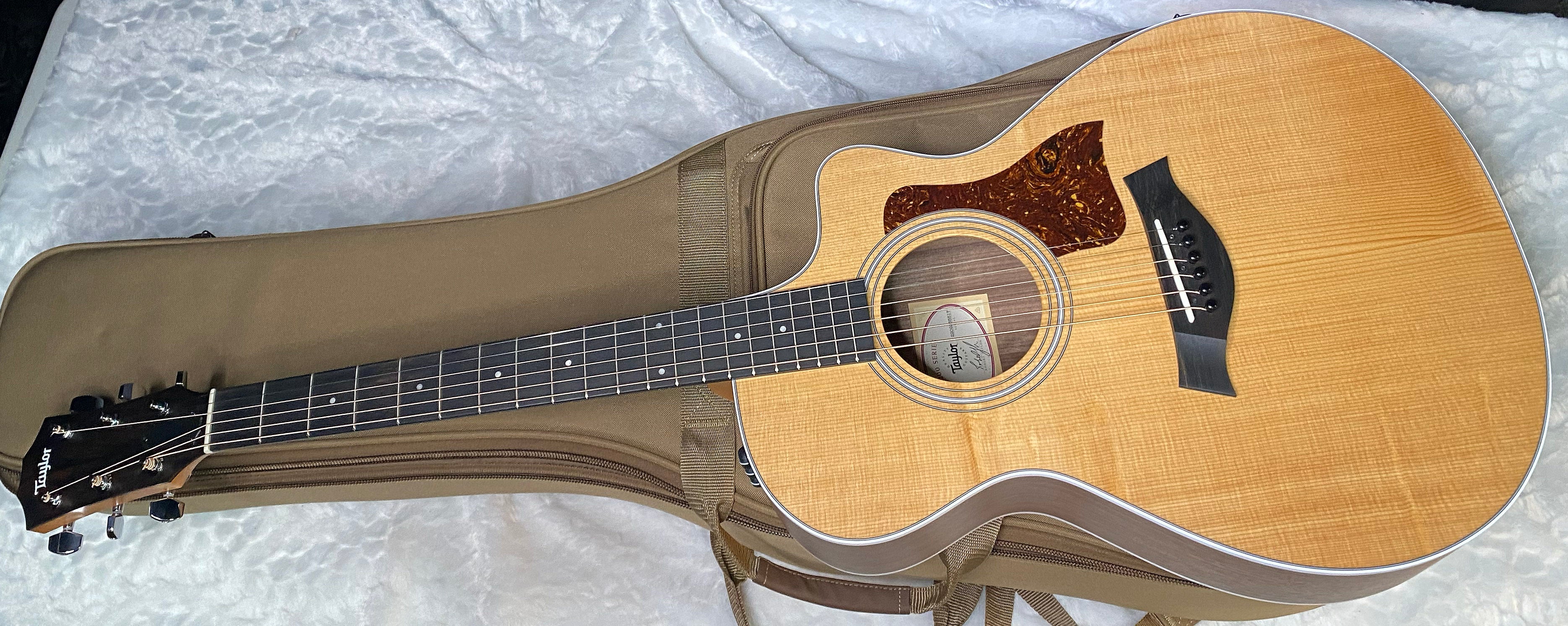 NEW! Taylor 212ce Grand Concert Acoustic-Electric Guitar Natural Finish - 4.1lbs - Authorized Dealer - G06226