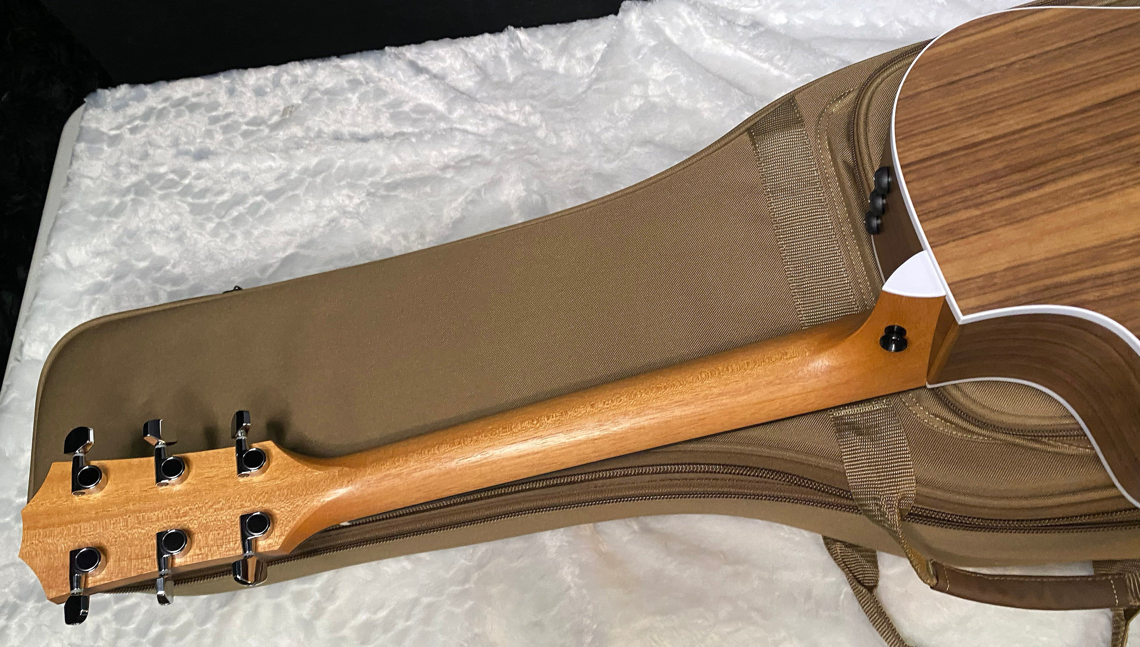 NEW! Taylor 212ce Grand Concert Acoustic-Electric Guitar Natural Finish - 4.1lbs - Authorized Dealer - G06226