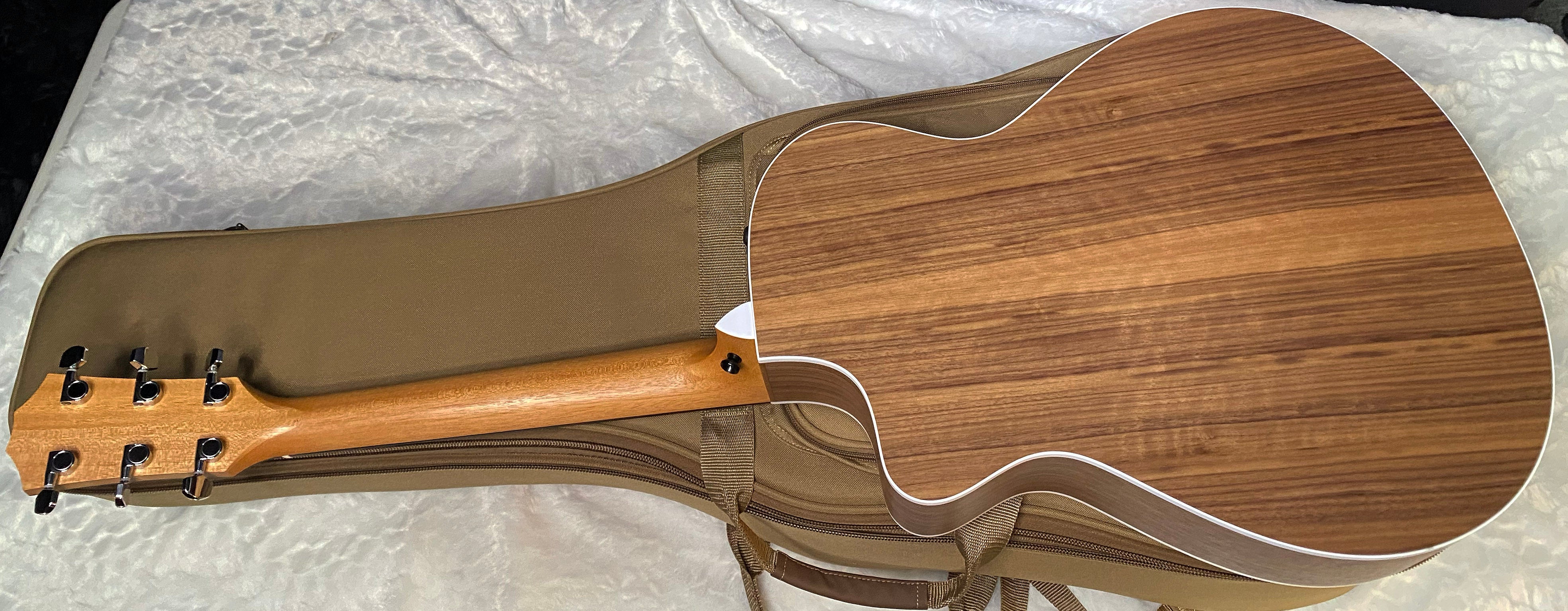 NEW! Taylor 212ce Grand Concert Acoustic-Electric Guitar Natural Finish - 4.1lbs - Authorized Dealer - G06226