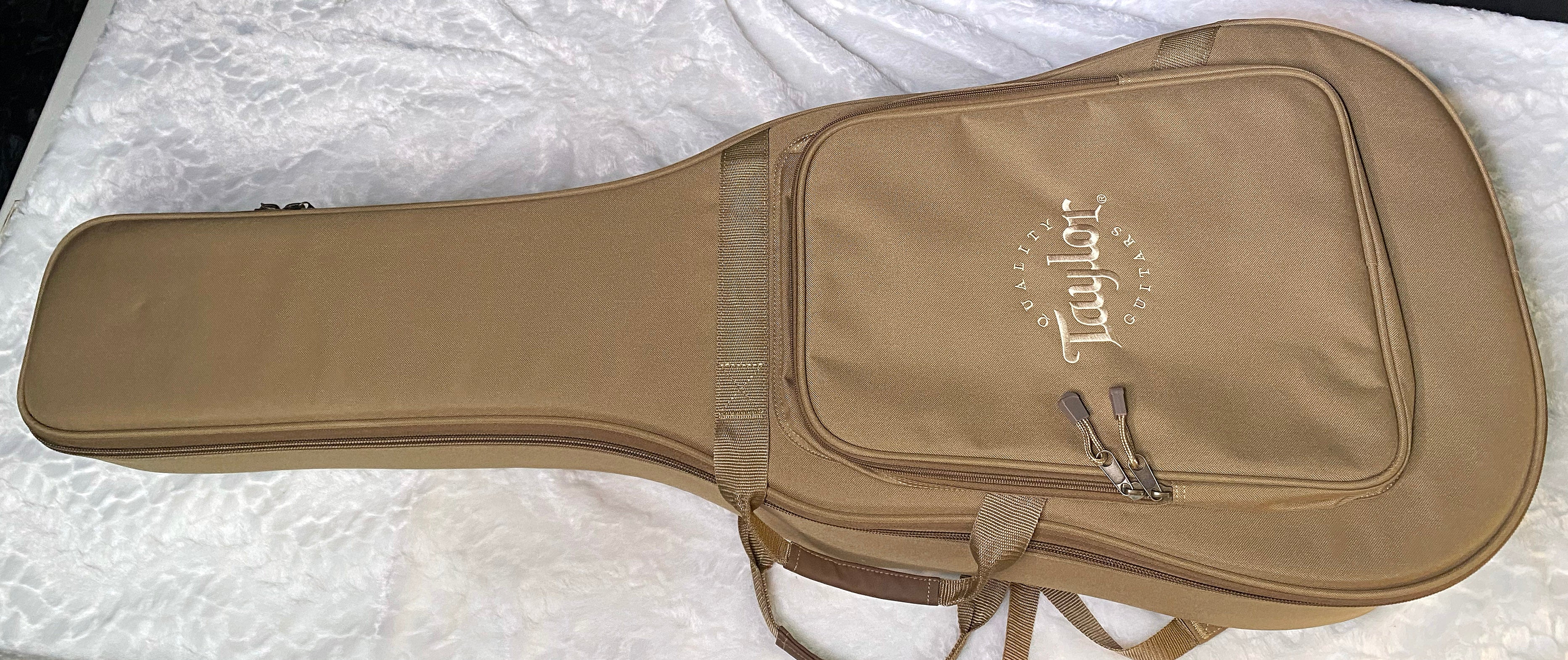 NEW! Taylor 212ce Grand Concert Acoustic-Electric Guitar Natural Finish - 4.1lbs - Authorized Dealer - G06226