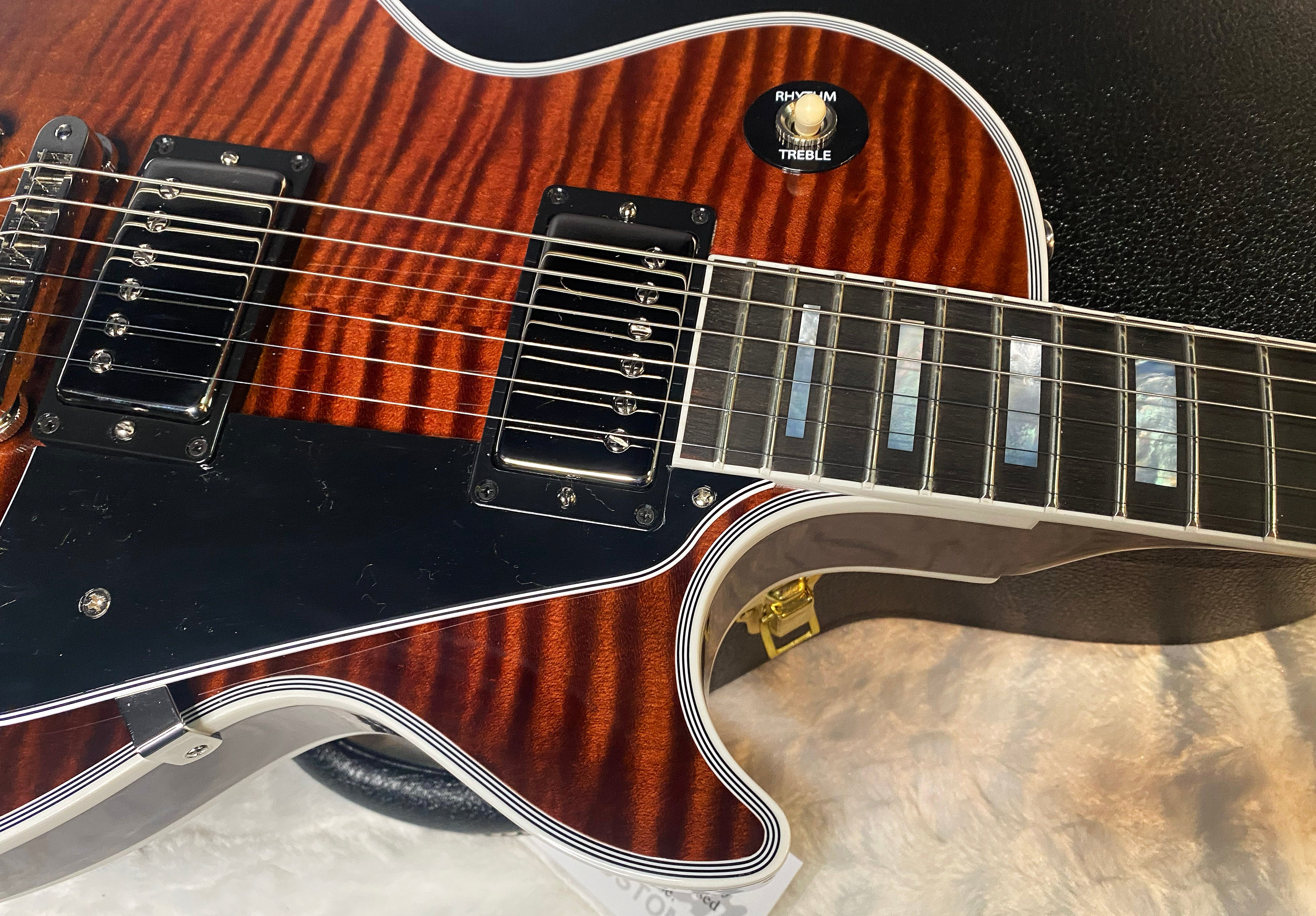 NEW! Gibson Dealer Select Custom Shop Les Paul Custom - Hand Picked AAA Figured Flame Top - Root Beer / Walnut Finish - Authorized Dealer - 9.4 lbs - G06950