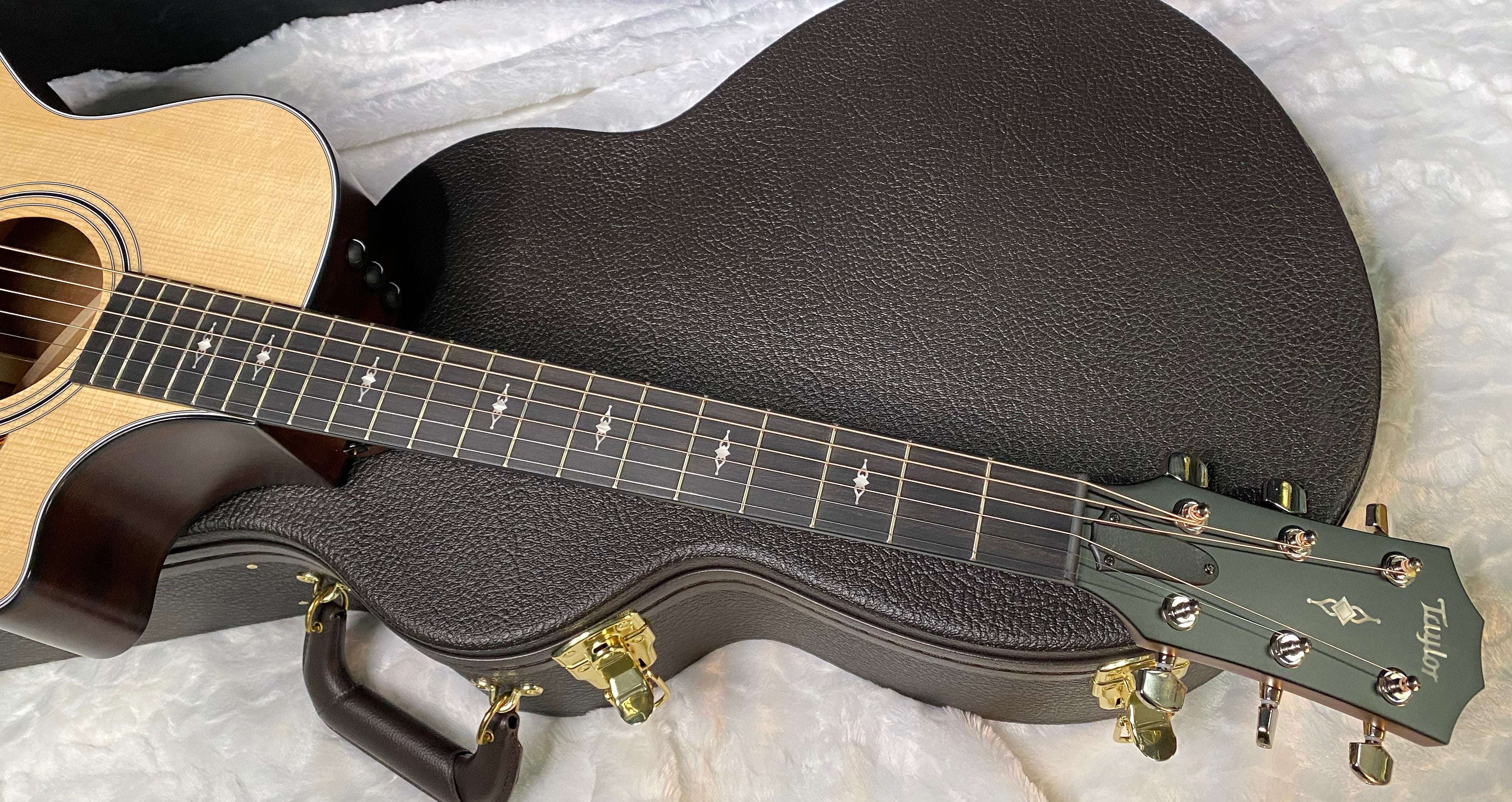 NEW! Taylor 312ce V-Class Grand Concert Acoustic-Electric Guitar - Natural - 4.3lbs - Authorized Dealer - G06220