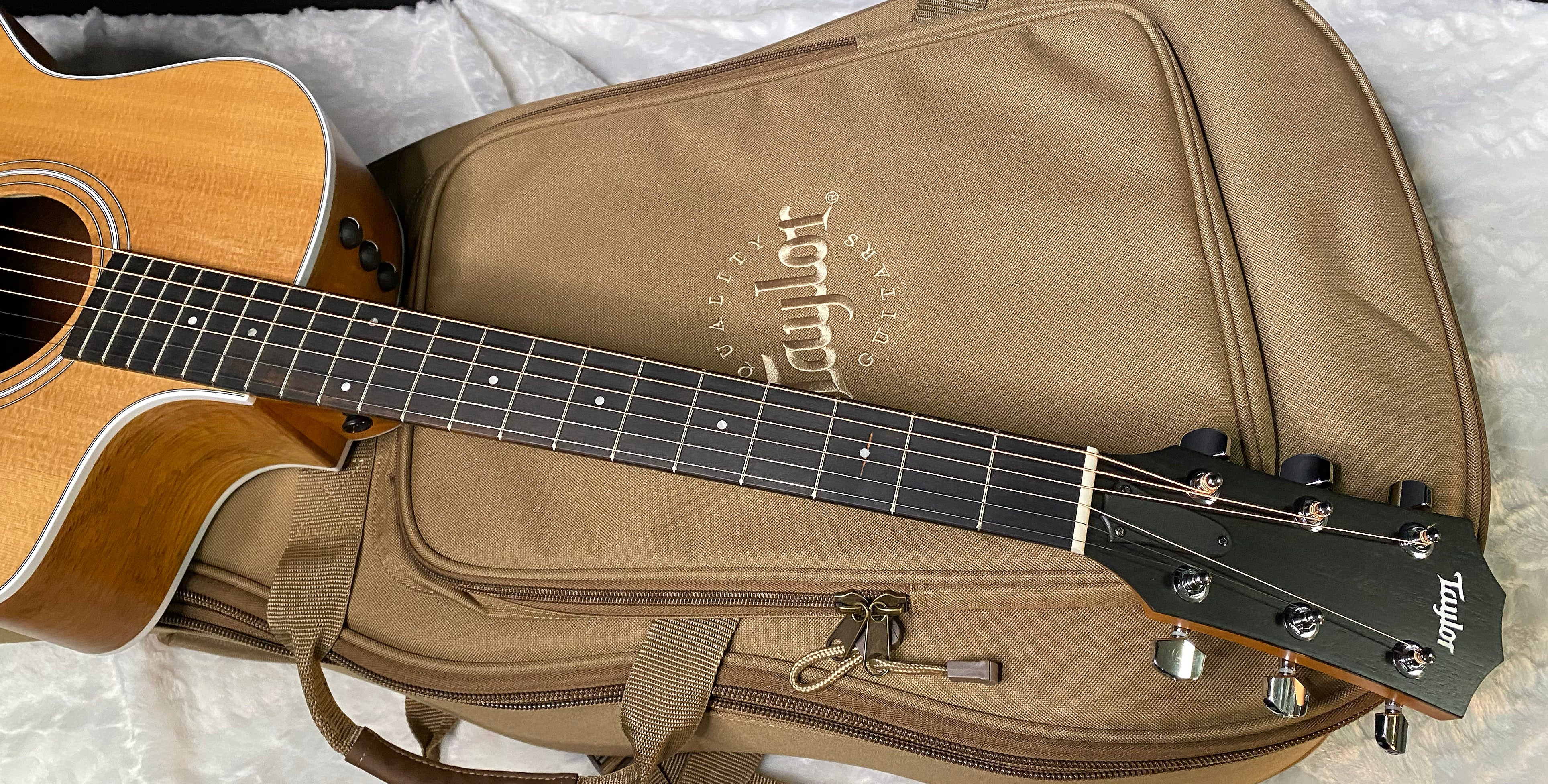 NEW! Taylor 214ce-K Koa Grand Auditorium Acoustic-Electric Guitar Natural Finish - 4.55lbs - Authorized Dealer - G06221