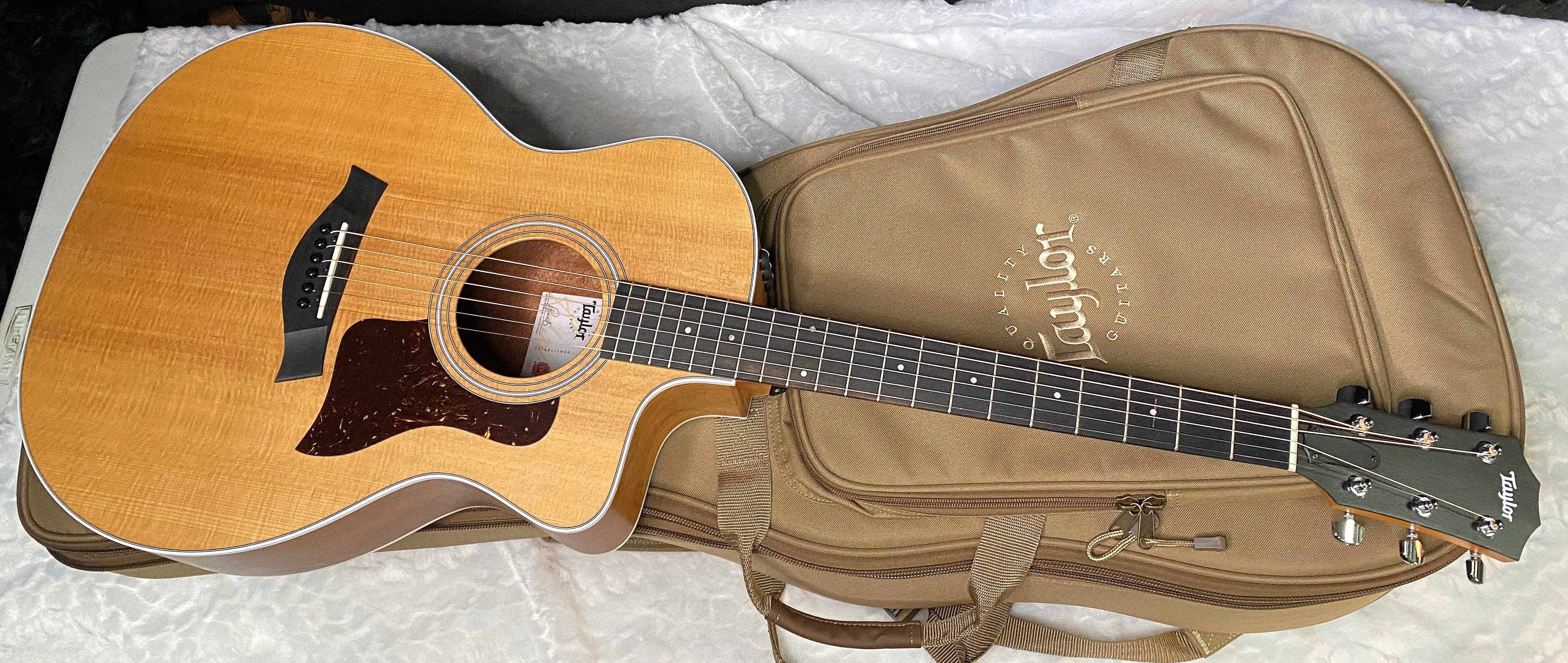 NEW! Taylor 214ce-K Koa Grand Auditorium Acoustic-Electric Guitar Natural Finish - 4.55lbs - Authorized Dealer - G06221