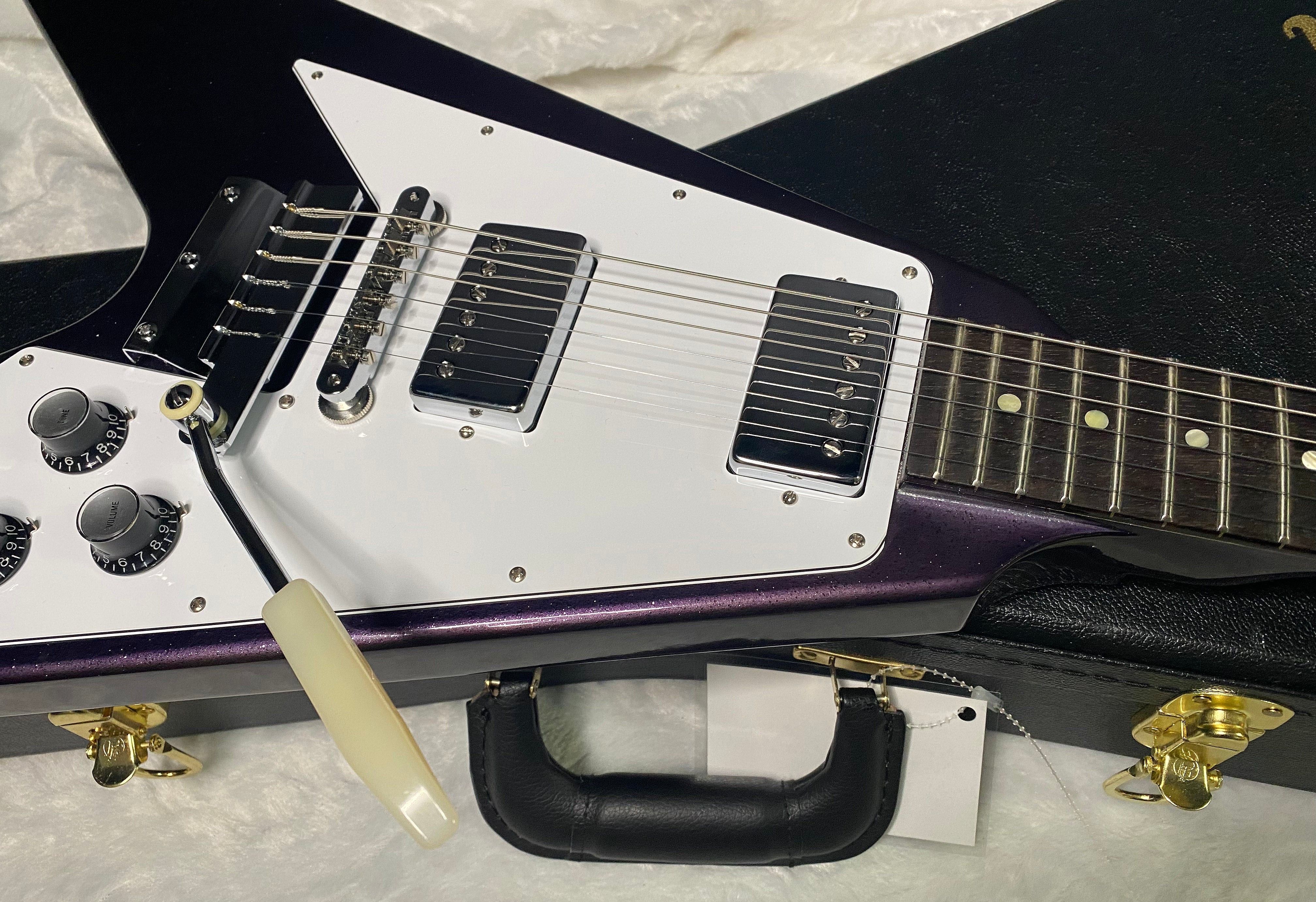 NEW! Gibson Custom 1967 Flying V Purple Sparkle - Short Maestro Trem -Only 7lbs - Authorized Dealer - Ultra RARE! Dealer Select - G07670