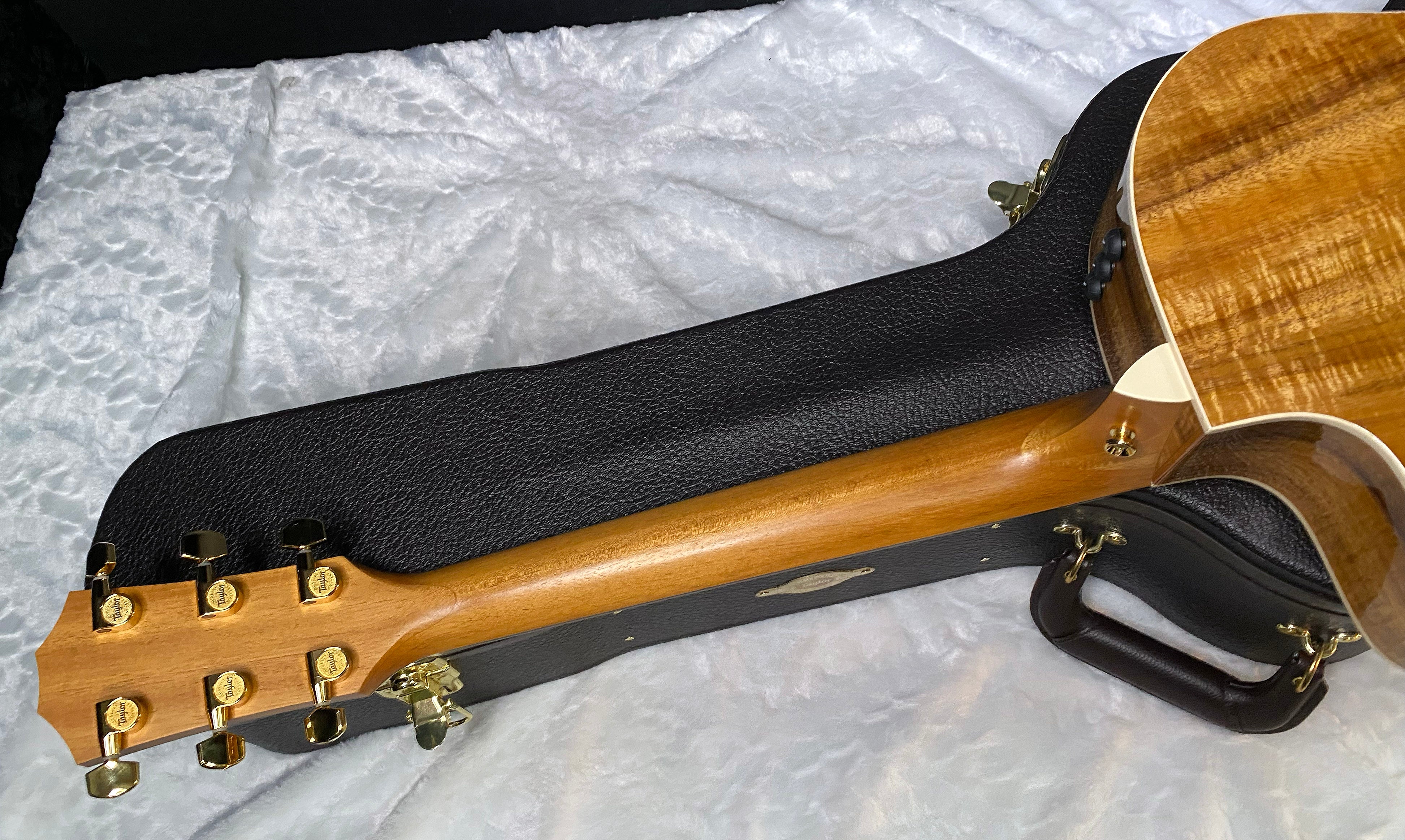 NEW! Taylor 214ce-K DLX Koa Grand Auditorium Acoustic-Electric Guitar Natural Finish - 4.65lbs - Authorized Dealer - G06212