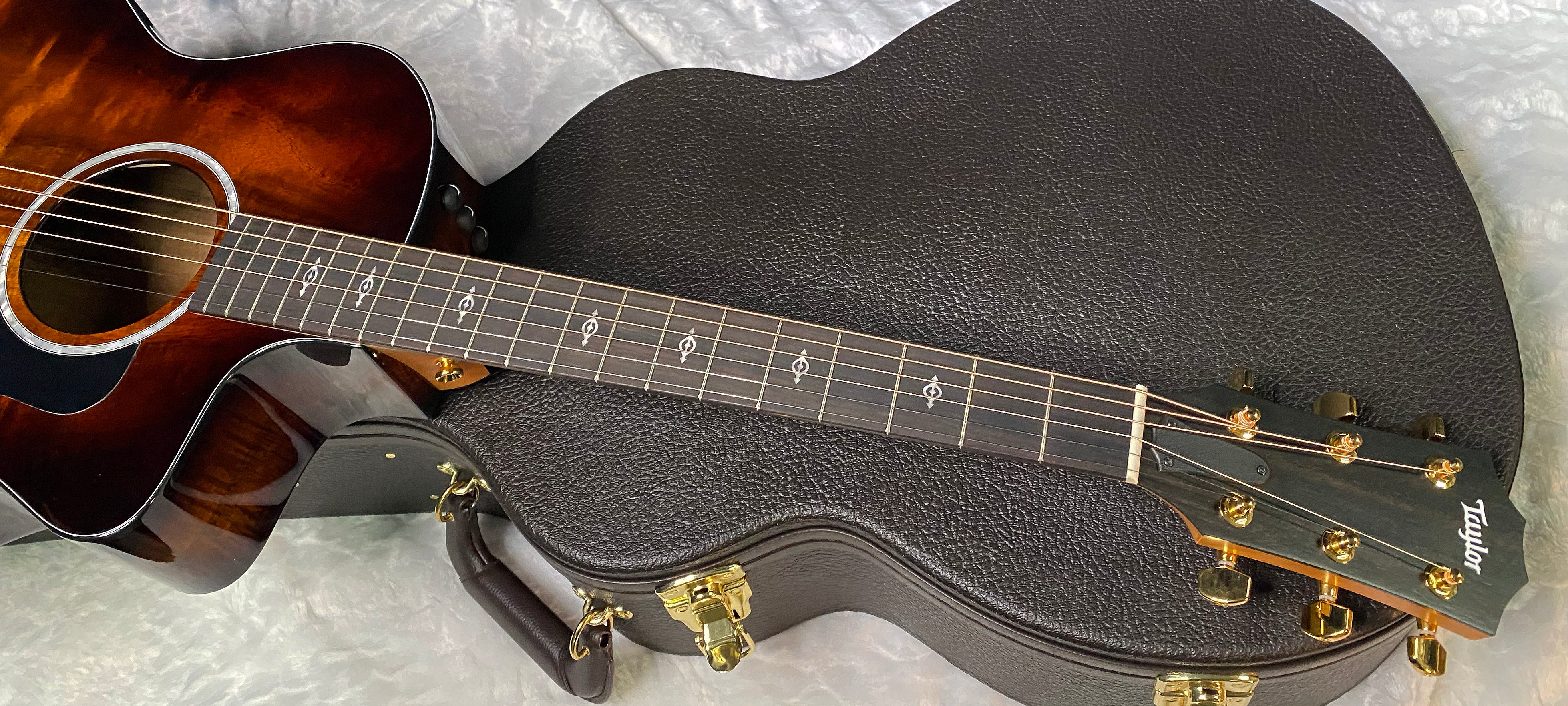 NEW! Taylor 224ce-K DLX Grand Auditorium Acoustic-Electric Guitar - Tobacco - 4.95lbs - Authorized Dealer - G06234
