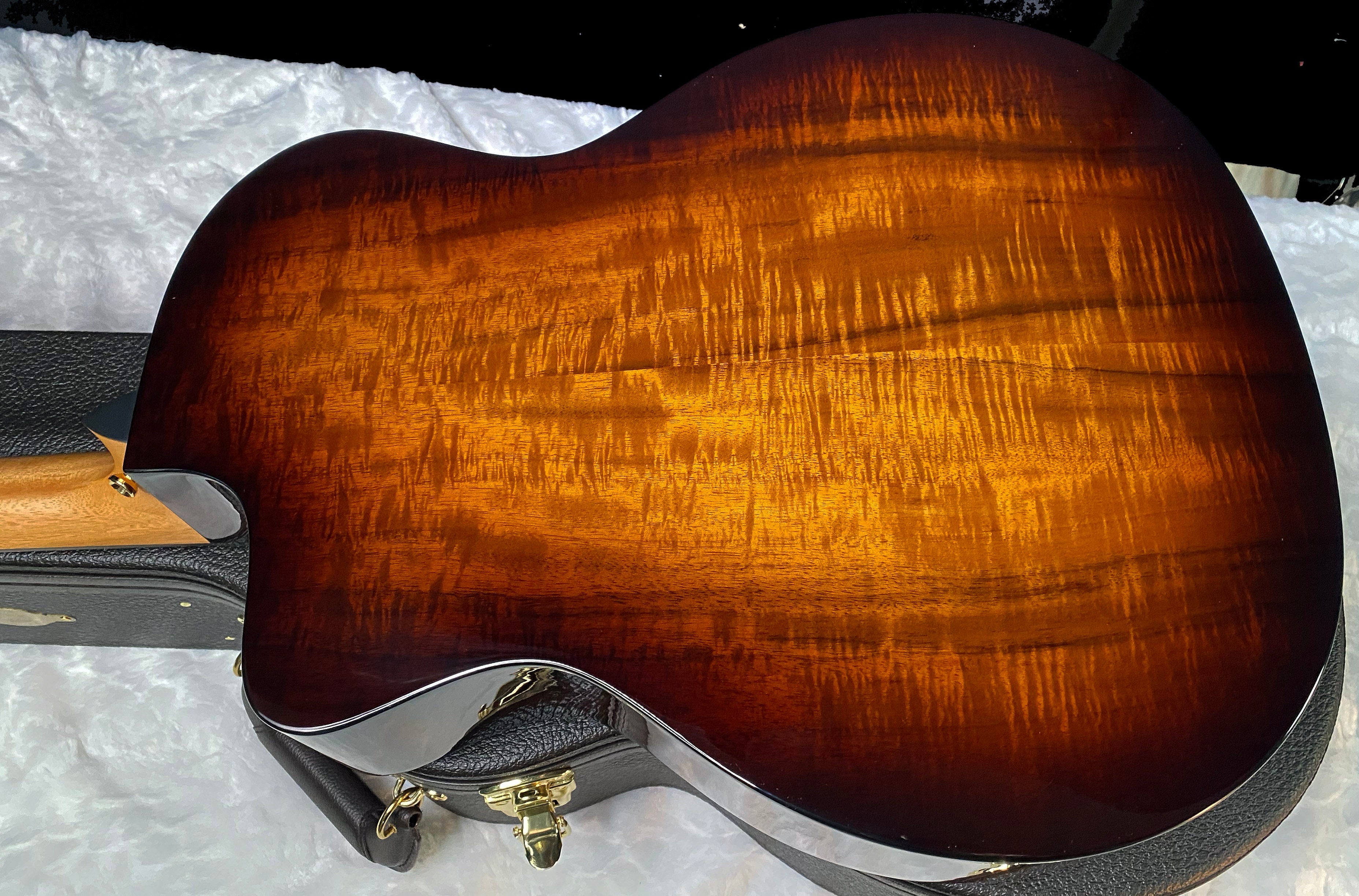 NEW! Taylor 224ce-K DLX Grand Auditorium Acoustic-Electric Guitar - Tobacco - 4.95lbs - Authorized Dealer - G06234