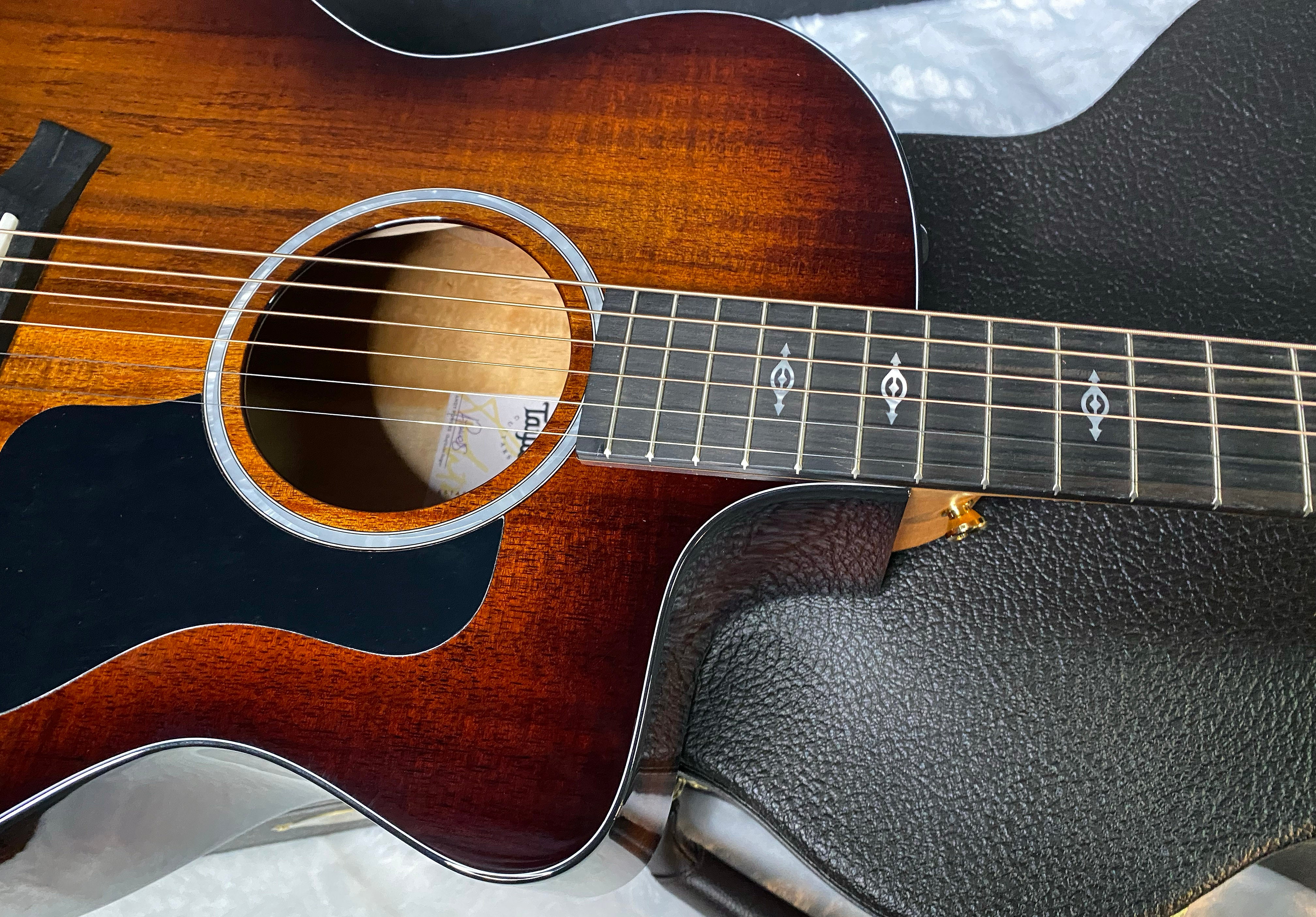 NEW! Taylor 224ce-K DLX Grand Auditorium Acoustic-Electric Guitar - Tobacco - 4.8lbs - Authorized Dealer - G06236