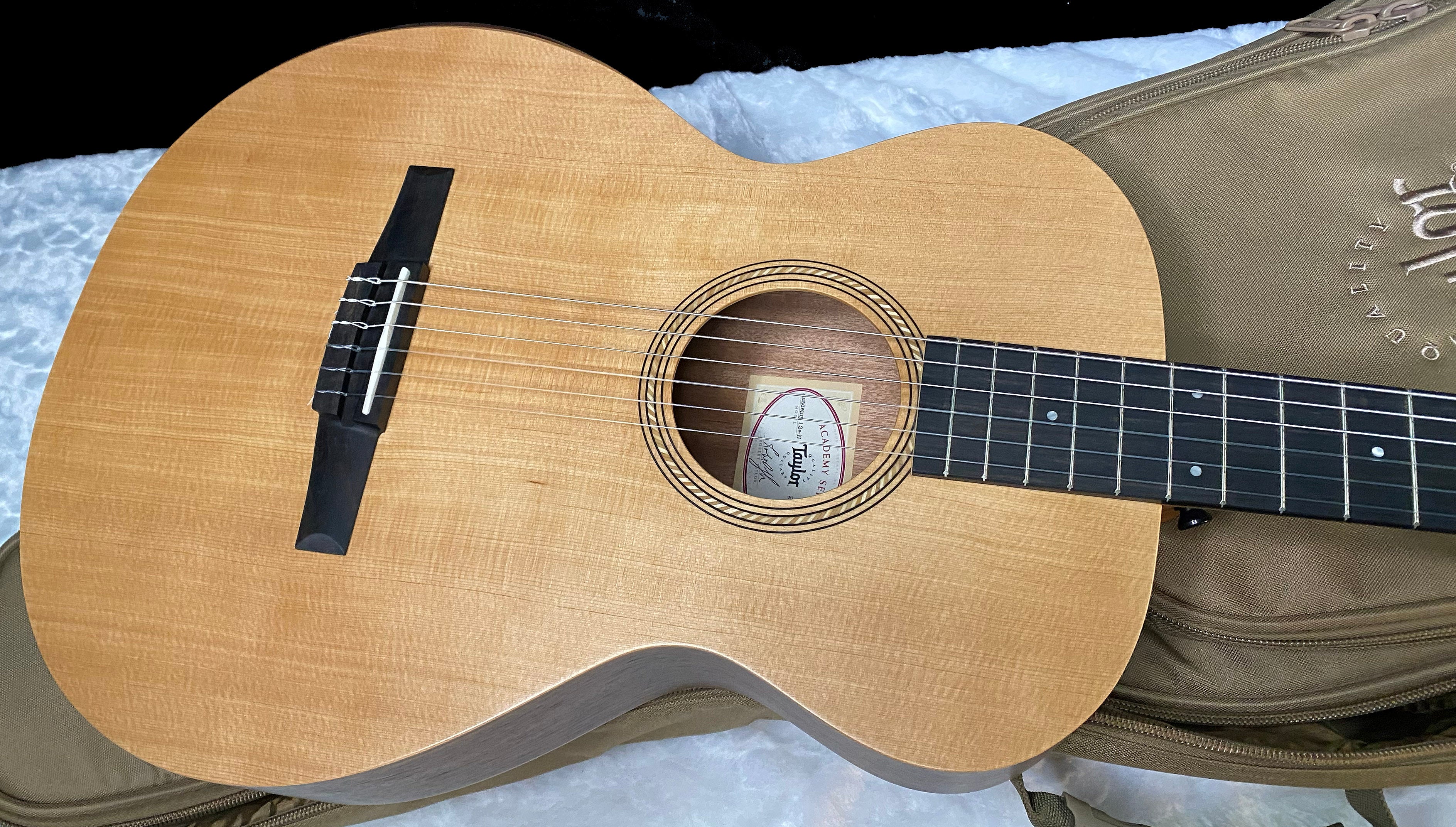 NEW ! Taylor Academy 12e-N Nylon-string Acoustic-electric Guitar - Natural - 4lbs - Authorized Dealer - G06235