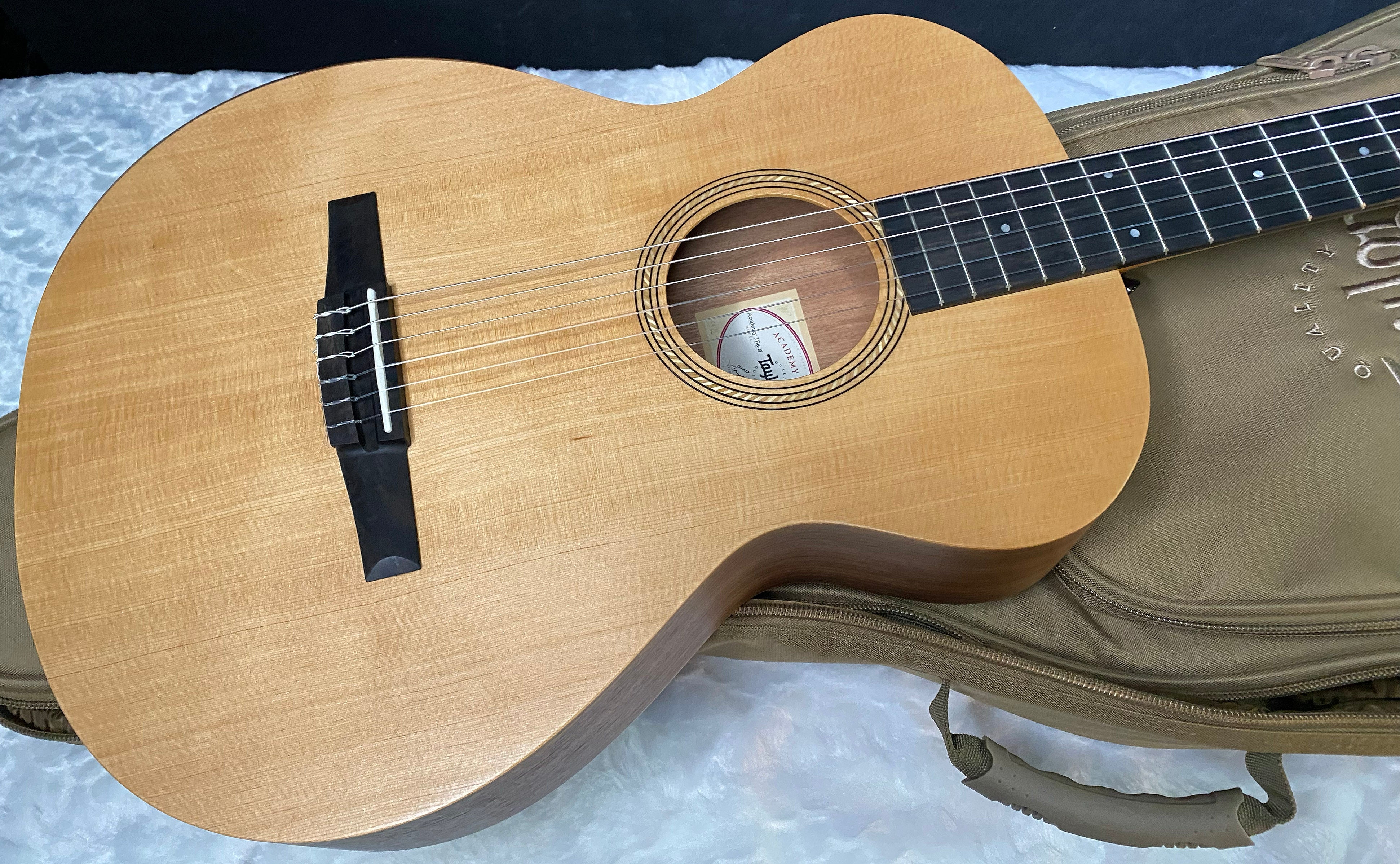 NEW ! Taylor Academy 12e-N Nylon-string Acoustic-electric Guitar - Natural - 4lbs - Authorized Dealer - G06235