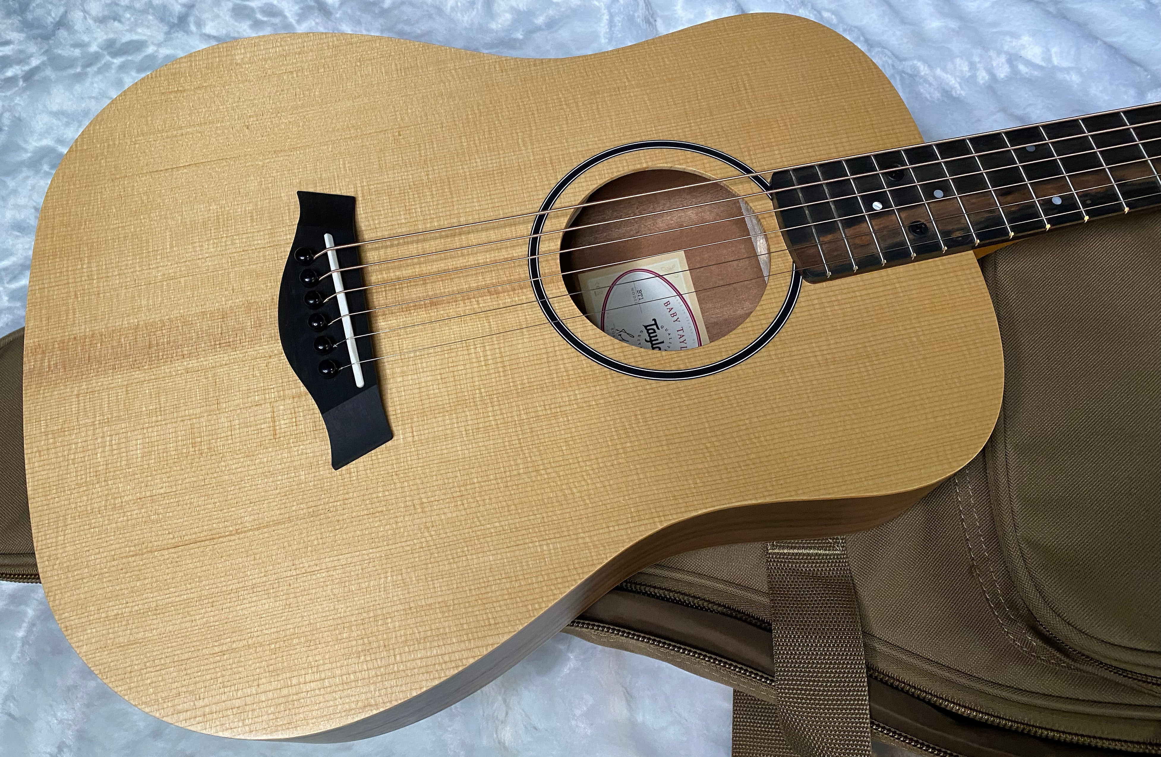 NEW! Taylor Baby Taylor BT1 Walnut Acoustic Guitar - Natural Sitka Spruce - 2.9lbs - Authorized Dealer - G06238