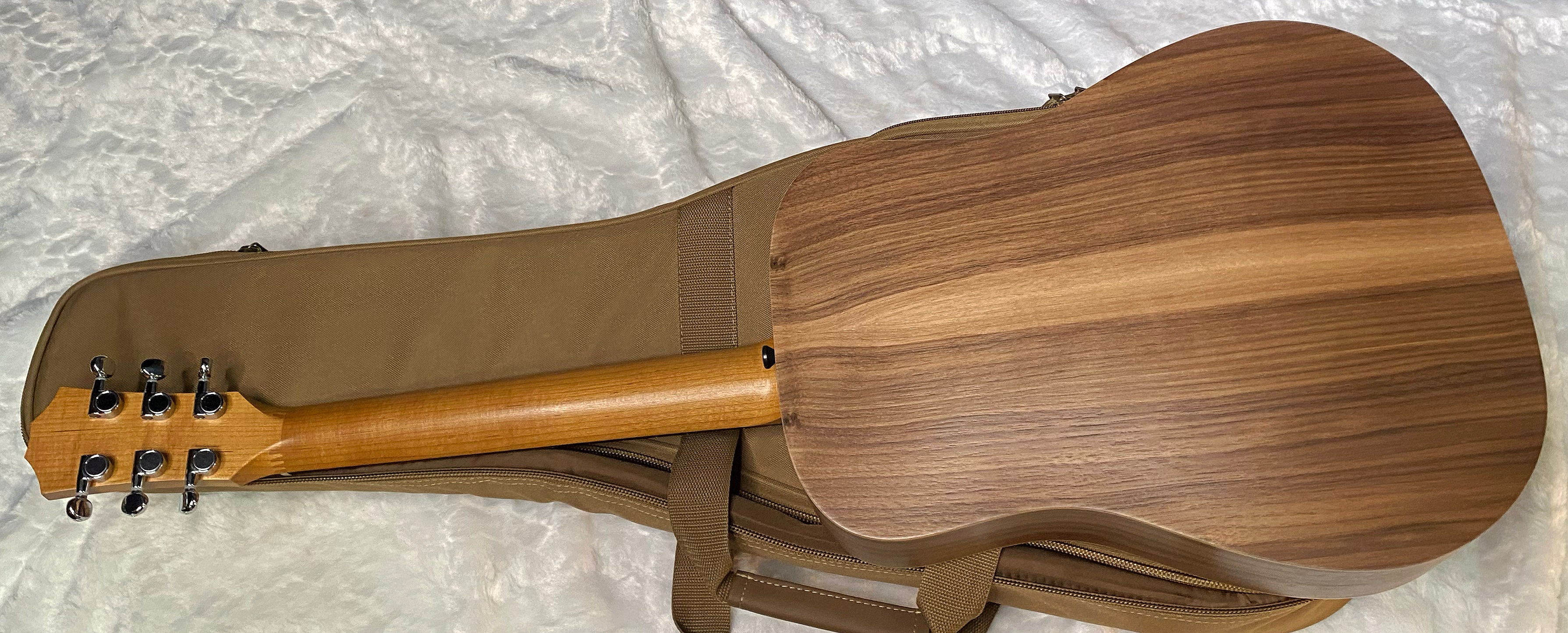 NEW! Taylor Baby Taylor BT1 Walnut Acoustic Guitar - Natural Sitka Spruce - 2.9lbs - Authorized Dealer - G06238