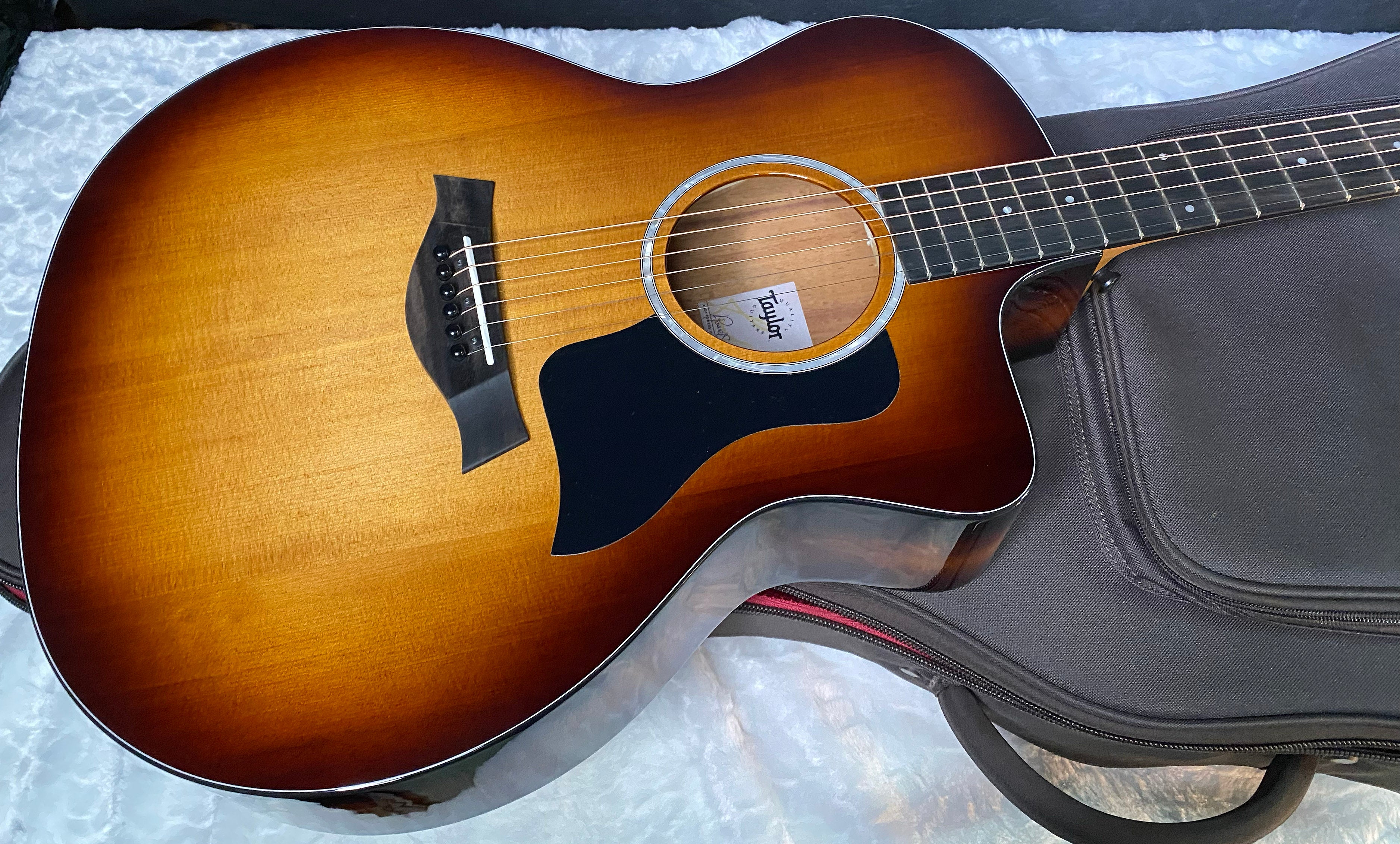 Taylor 214ce-K SB Plus Acoustic-electric Guitar - Shaded Edgeburst Finish - 4.7lbs - Authorized Dealer - G06262