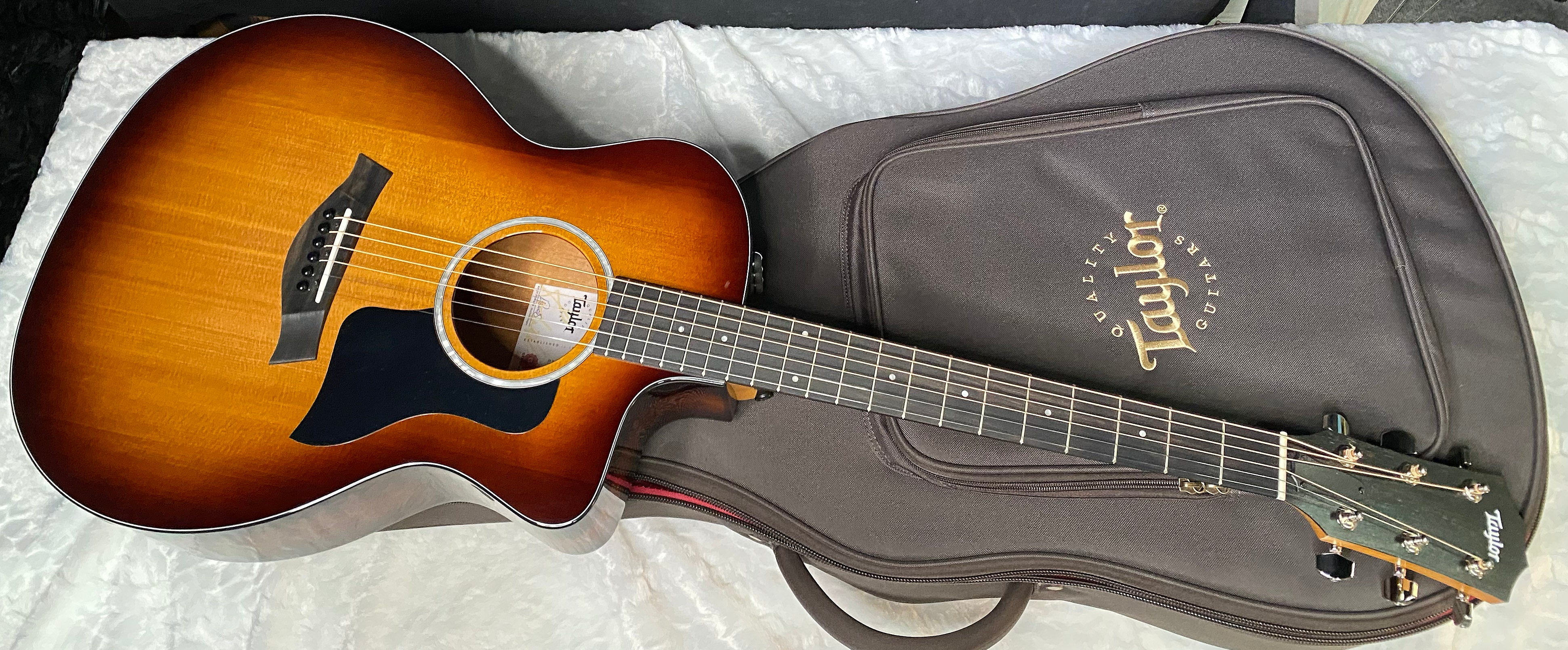 Taylor 214ce-K SB Plus Acoustic-electric Guitar - Shaded Edgeburst Finish - 4.7lbs - Authorized Dealer - G06262