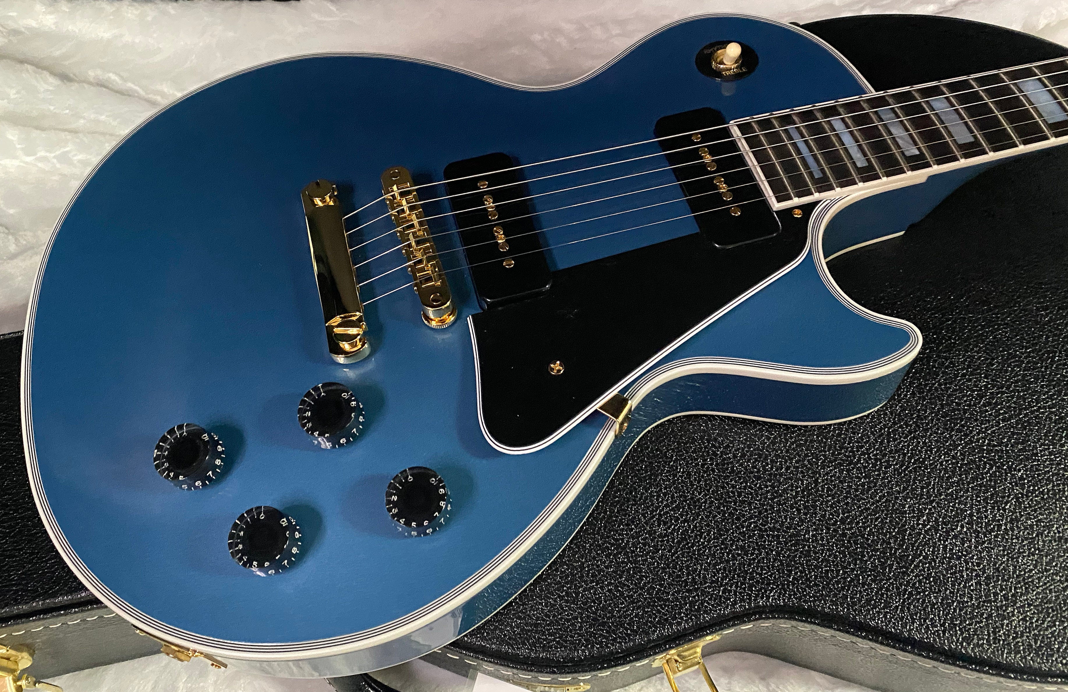 NEW! Gibson Les Paul Custom - Dealer Select - P90 Pick-Ups - Pelham Blue VOS - Custom Shop M2M - Authorized Dealer - 9.75lbs - G07680