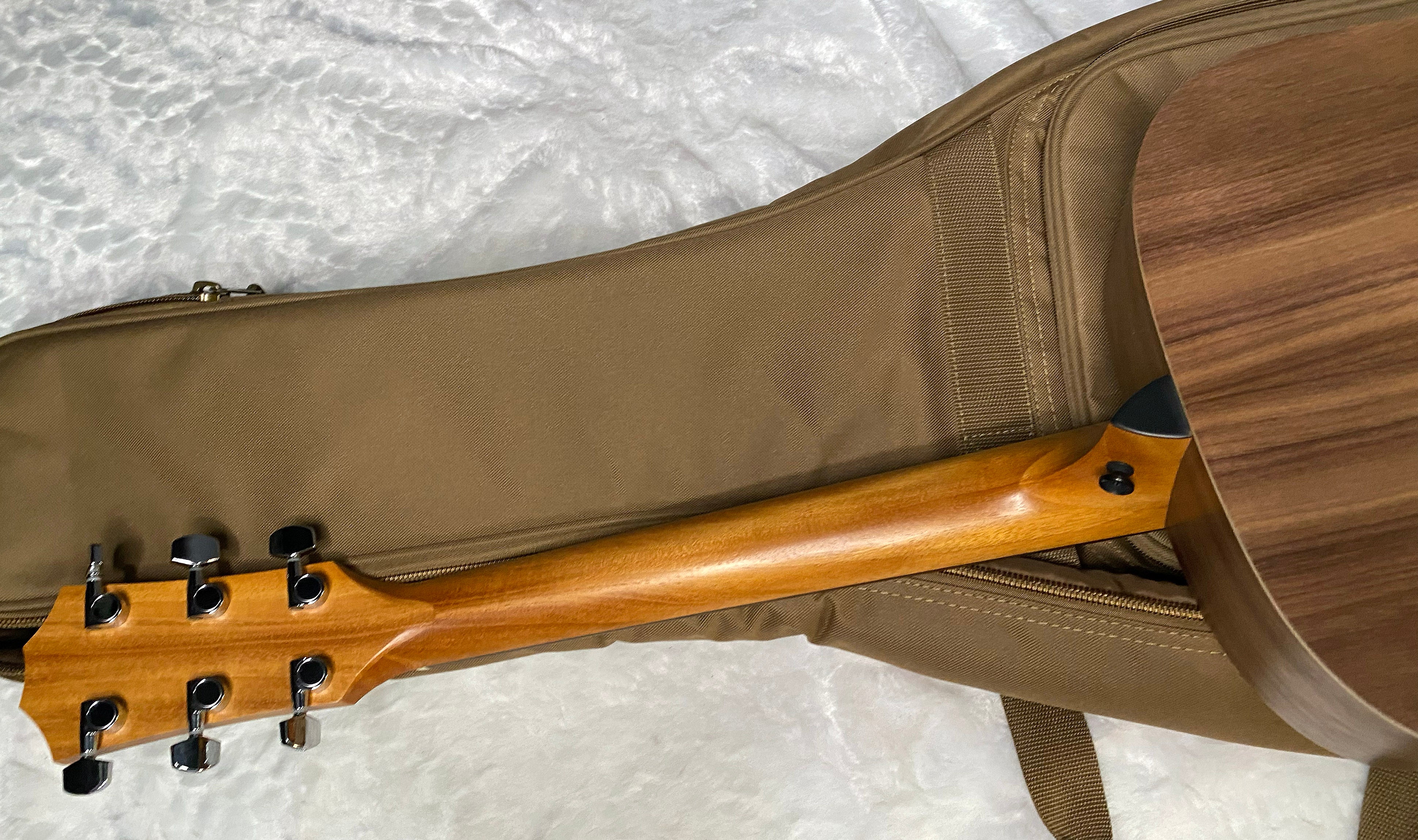 NEW! Taylor Academy 10e Acoustic-Electric Guitar - Natural - 4lbs - Authorized Dealer - G06259