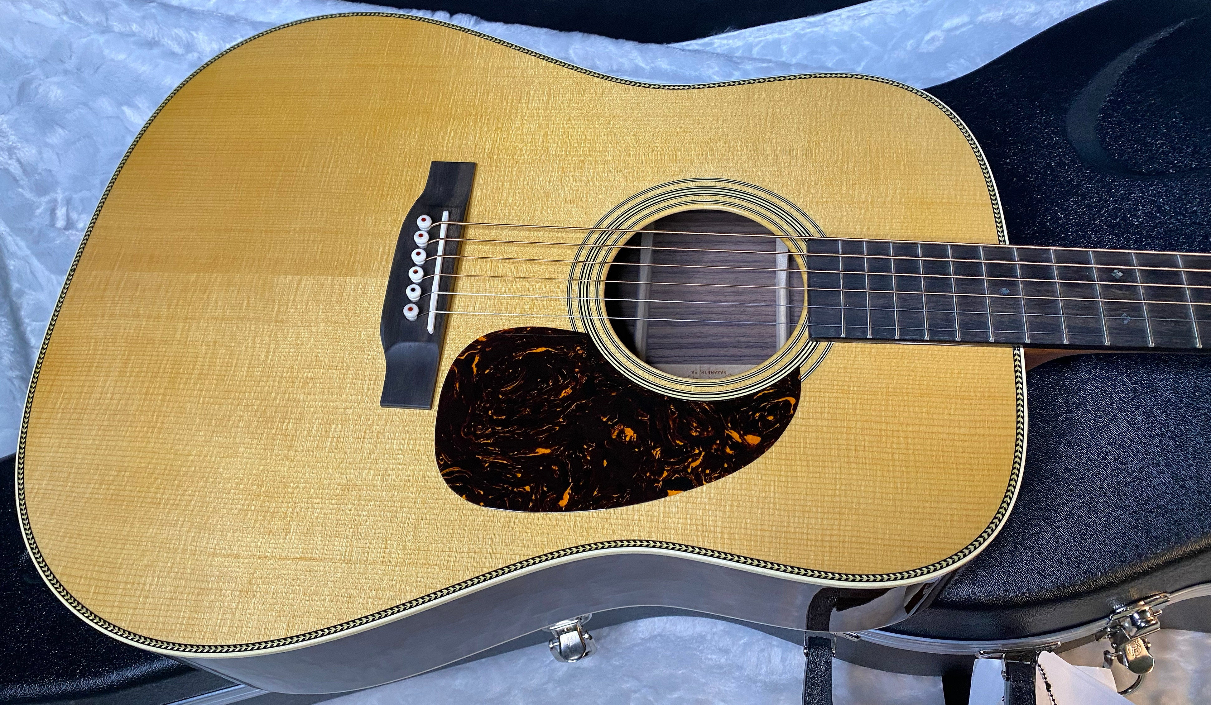NEW! Martin HD-28 Standard Series Acoustic Guitar - Natural with Aging Toner (2025) 10Y25HD28 - Authorized Dealer - 4.3lbs - G05511
